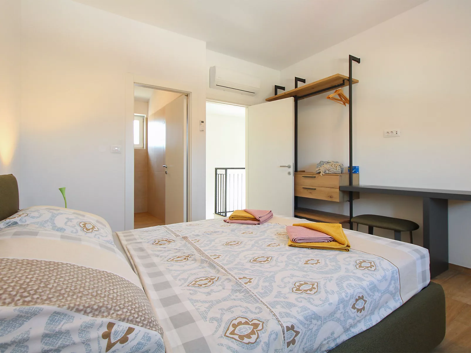 House 2351 - Binnen