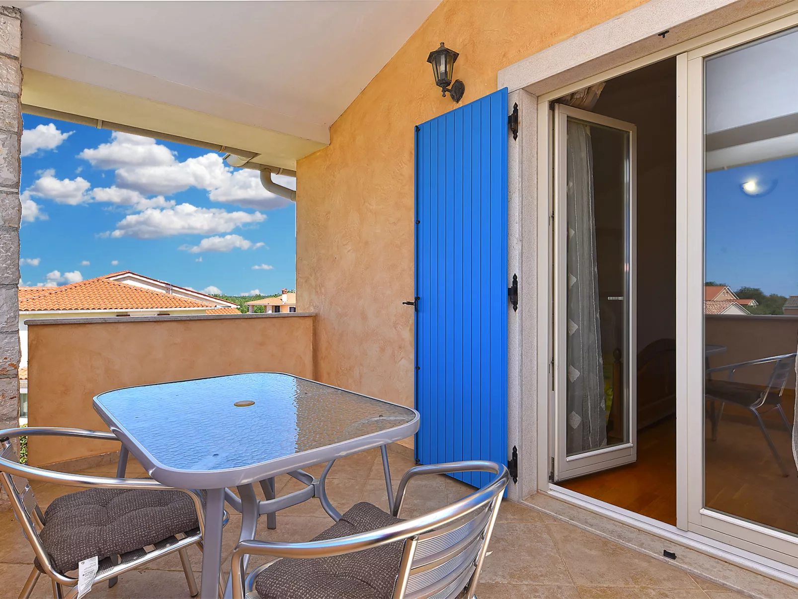 House 2326 - Buiten