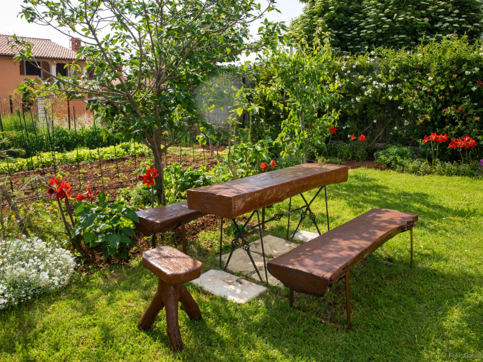 House Barat - Buiten