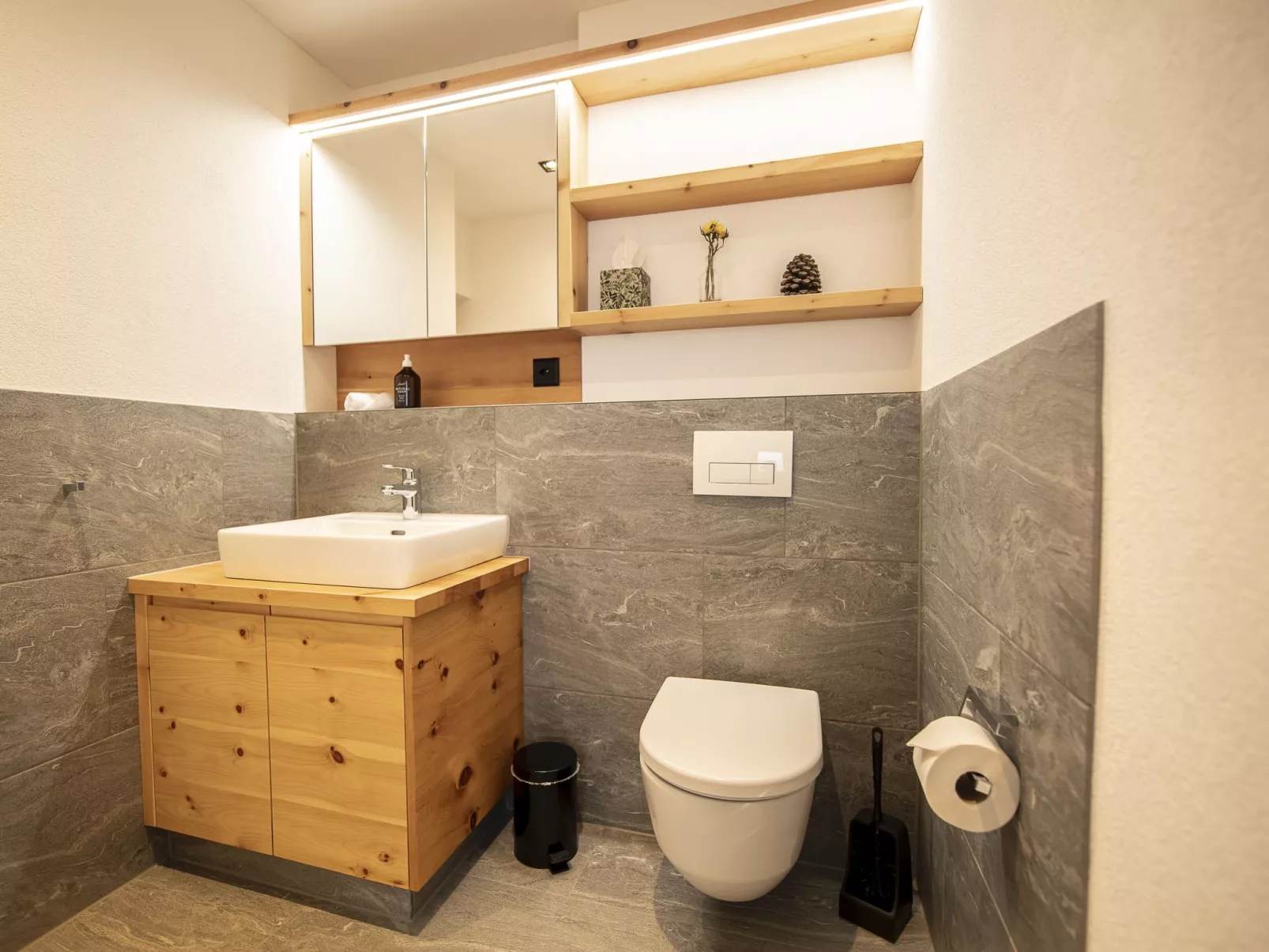 Flem Mountain Lodge, (Flims Waldhaus). Moderne neue 4.5 Ferienwohnung - Binnen