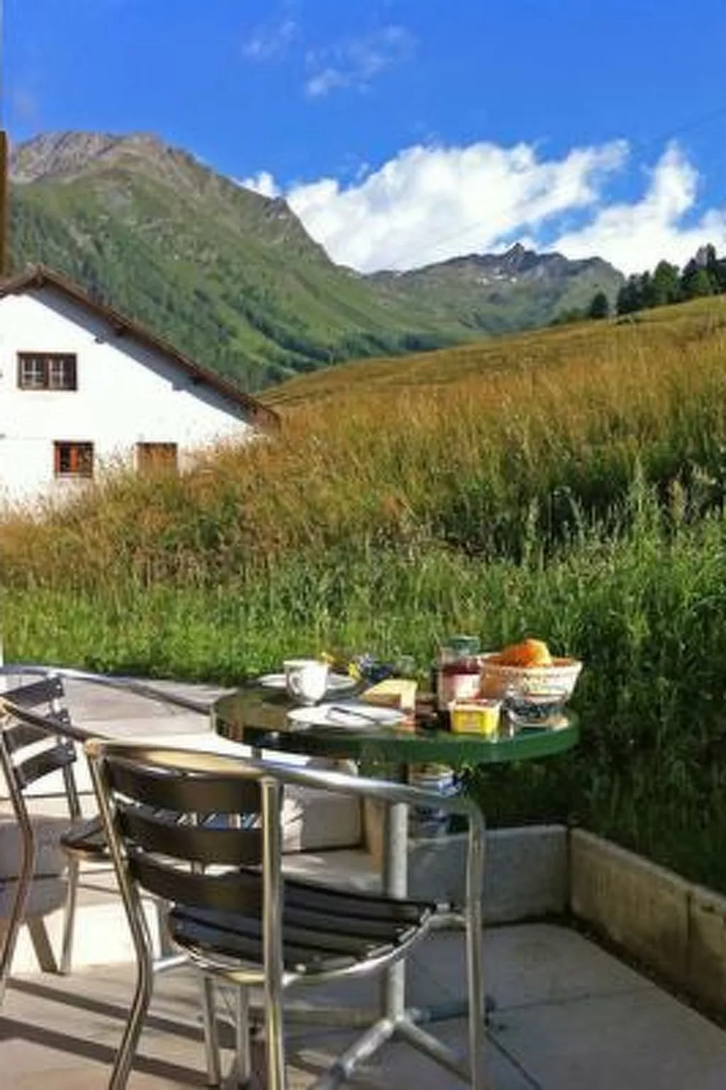 Chasa Tablà, (Guarda) - Buiten