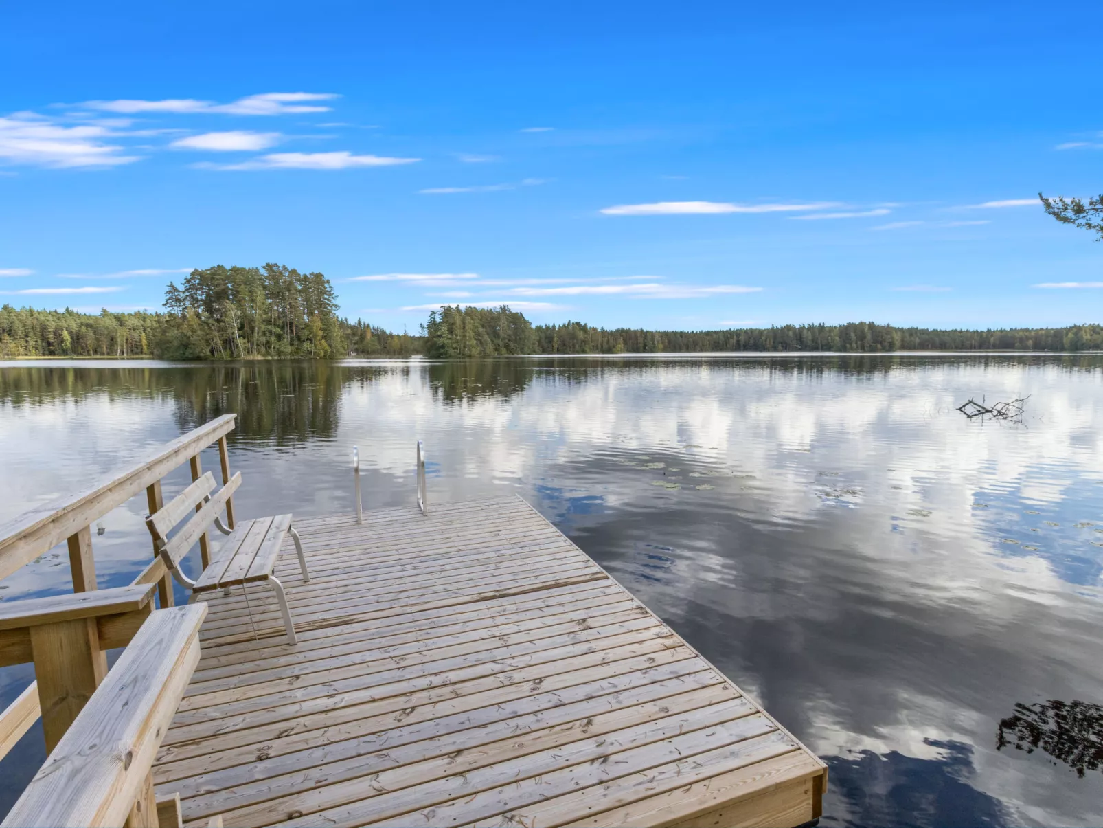 Teurajärven helmi - Binnen