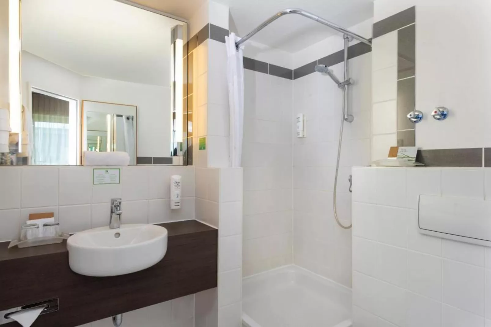 One-Bedroom Suite Twin beds - Badkamer