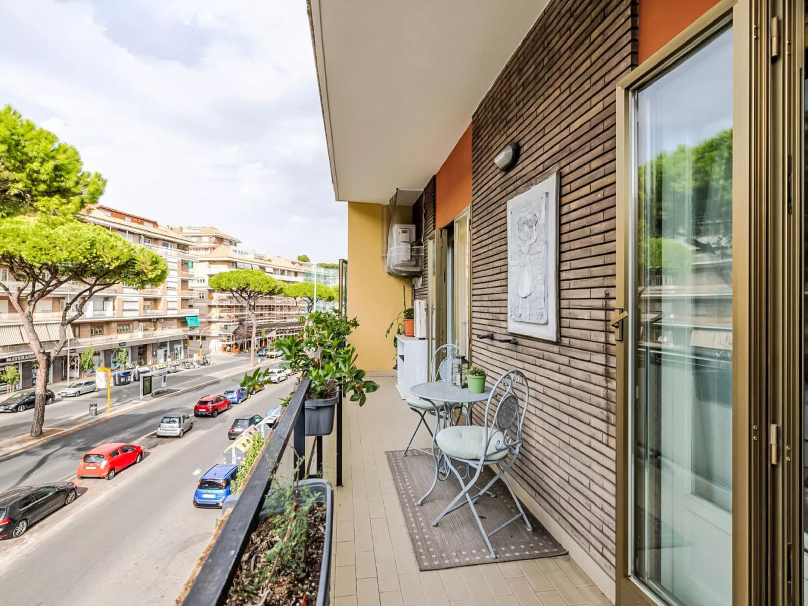 Mit Balkon - Binnen