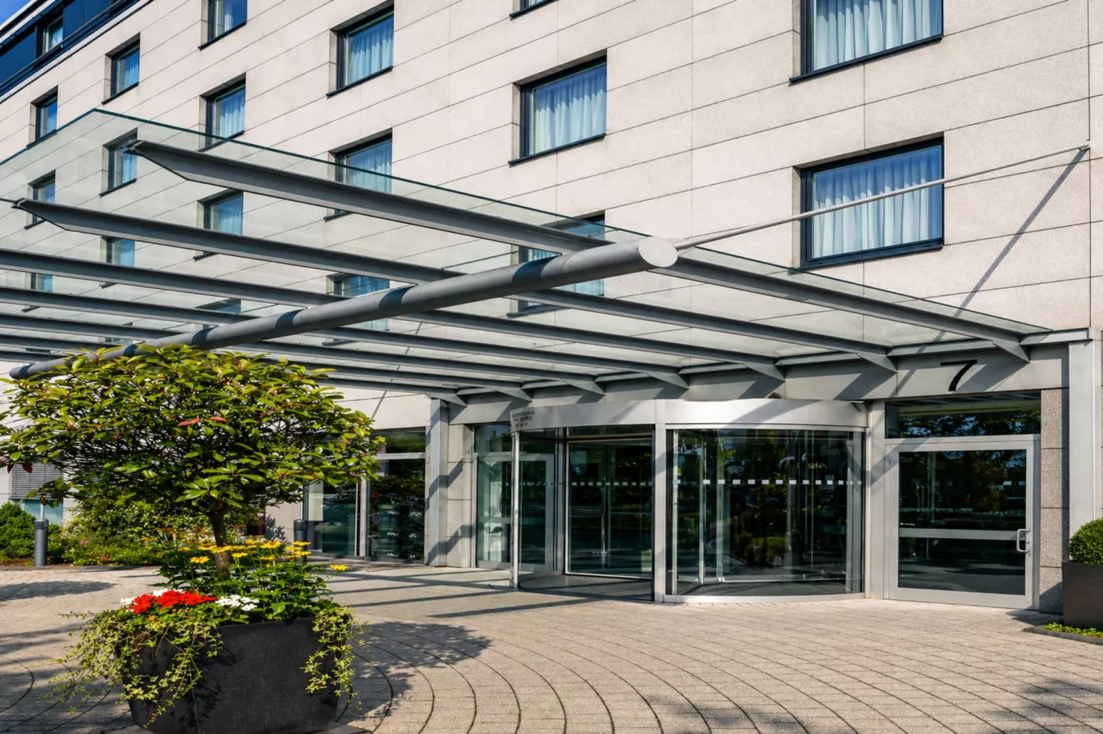 Hotel Düsseldorf - Standard Double Room - Buitenkant zomer