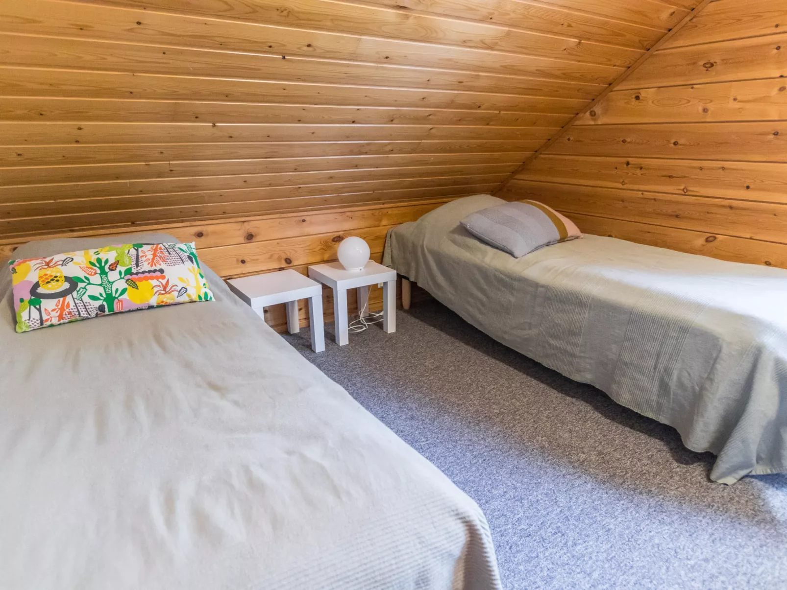 Aurinkoalppi 12a paritalon yläkerta - Binnen