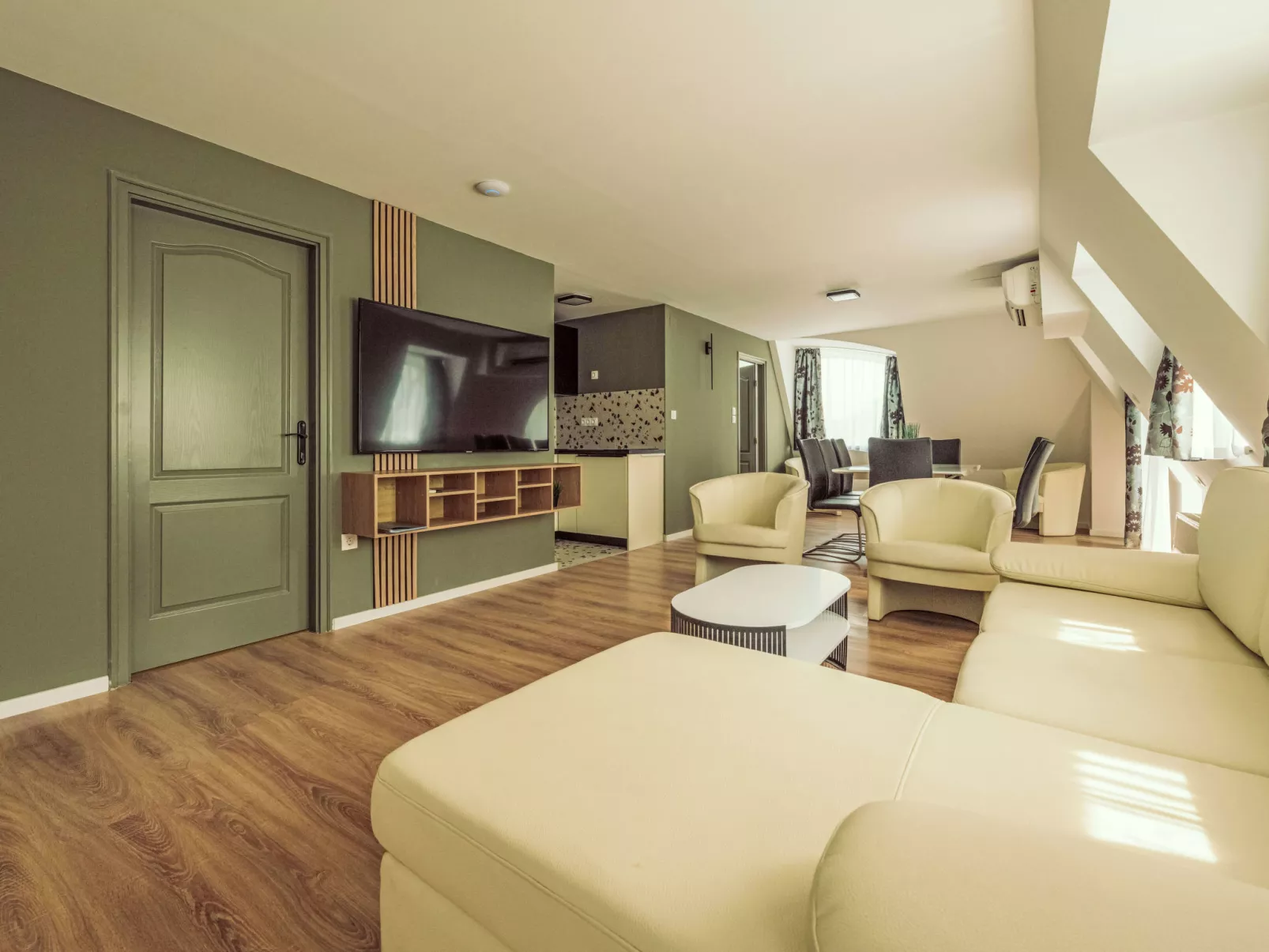 Caesar Apartment mit Terrasse, nahe dem Balaton - Binnen
