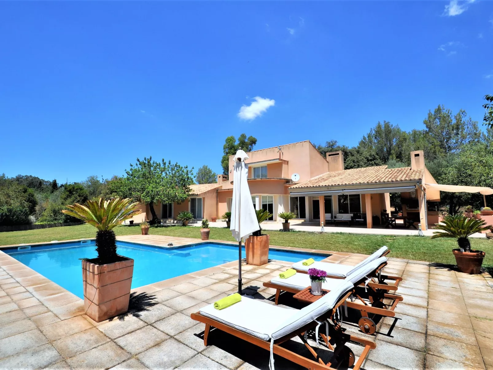 Villa con piscina y pista de tenis privada ideal para familias.  - WiFi Gratis - Buiten