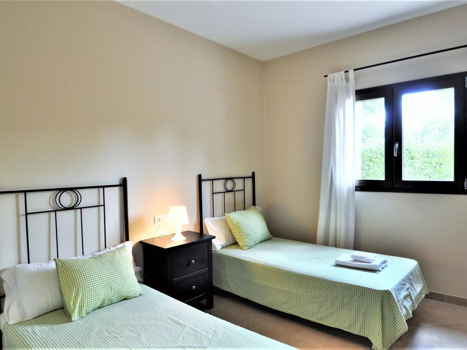VILLA MONICA en barrio residencial de Cala Pi para 6 personas con piscina priva - Binnen