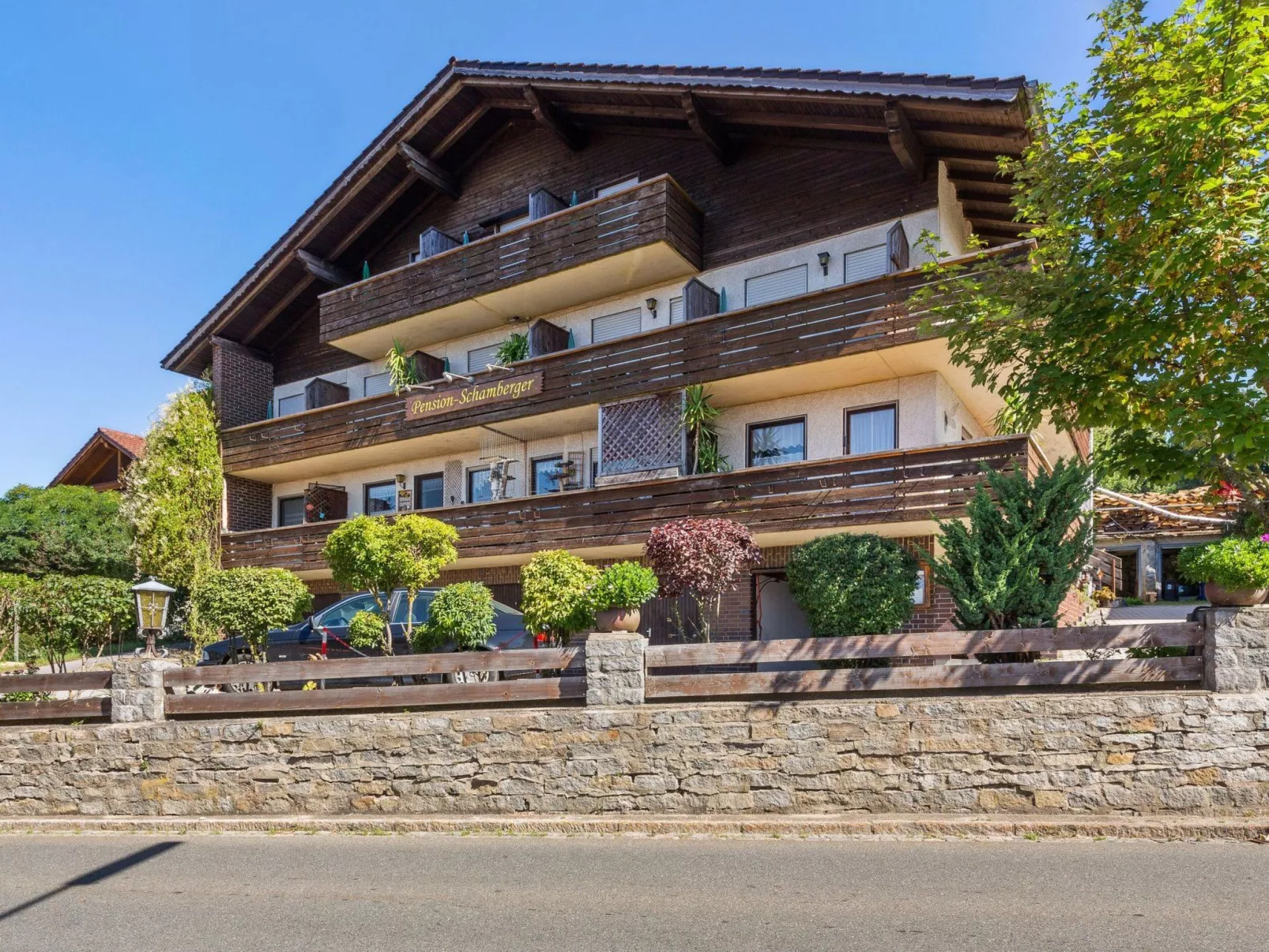 Geräumiges Ferienhaus mit Garten in Rittsteig - Buiten