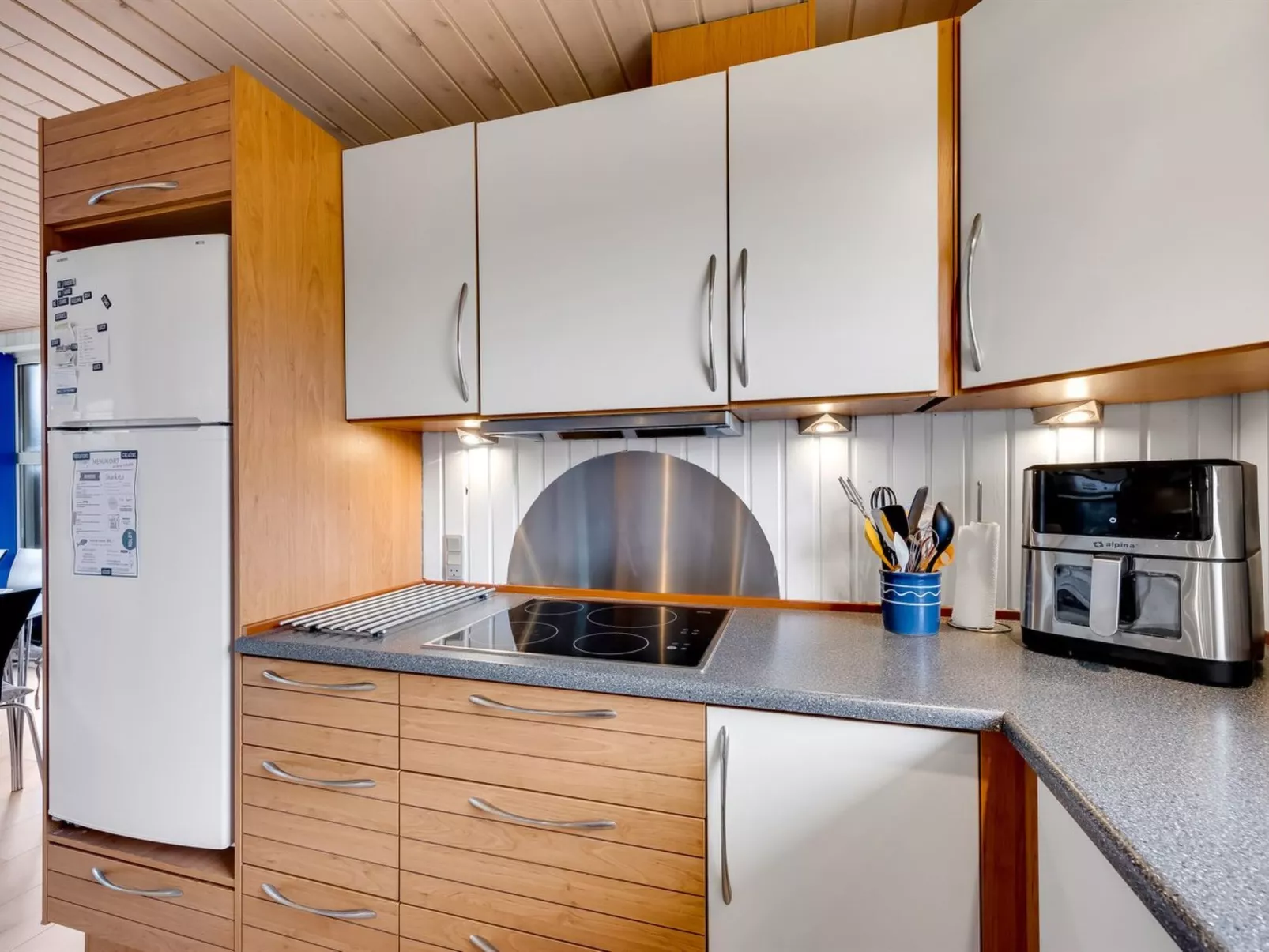 "Pertti" - 400m from the sea - Binnen