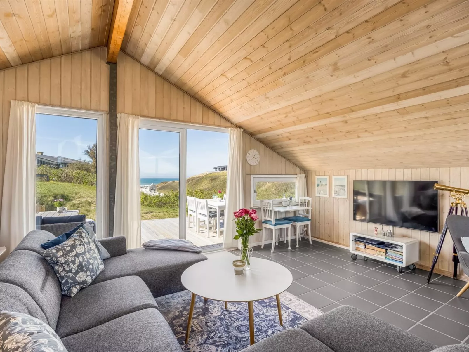 "Doritea" - 50m from the sea - Binnen