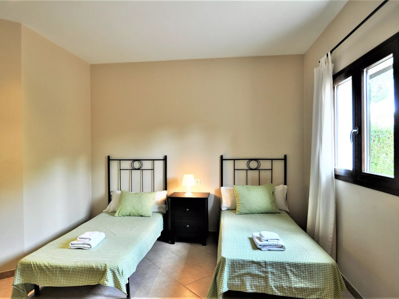 VILLA MONICA en barrio residencial de Cala Pi para 6 personas con piscina priva - Binnen