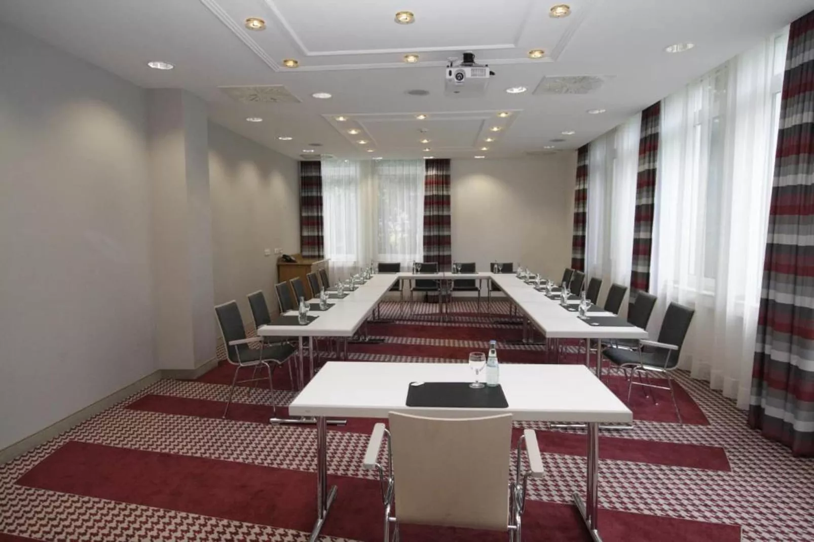 Holiday Inn Frankfurt Neu-Isenb - Standard Double Room - Faciliteiten