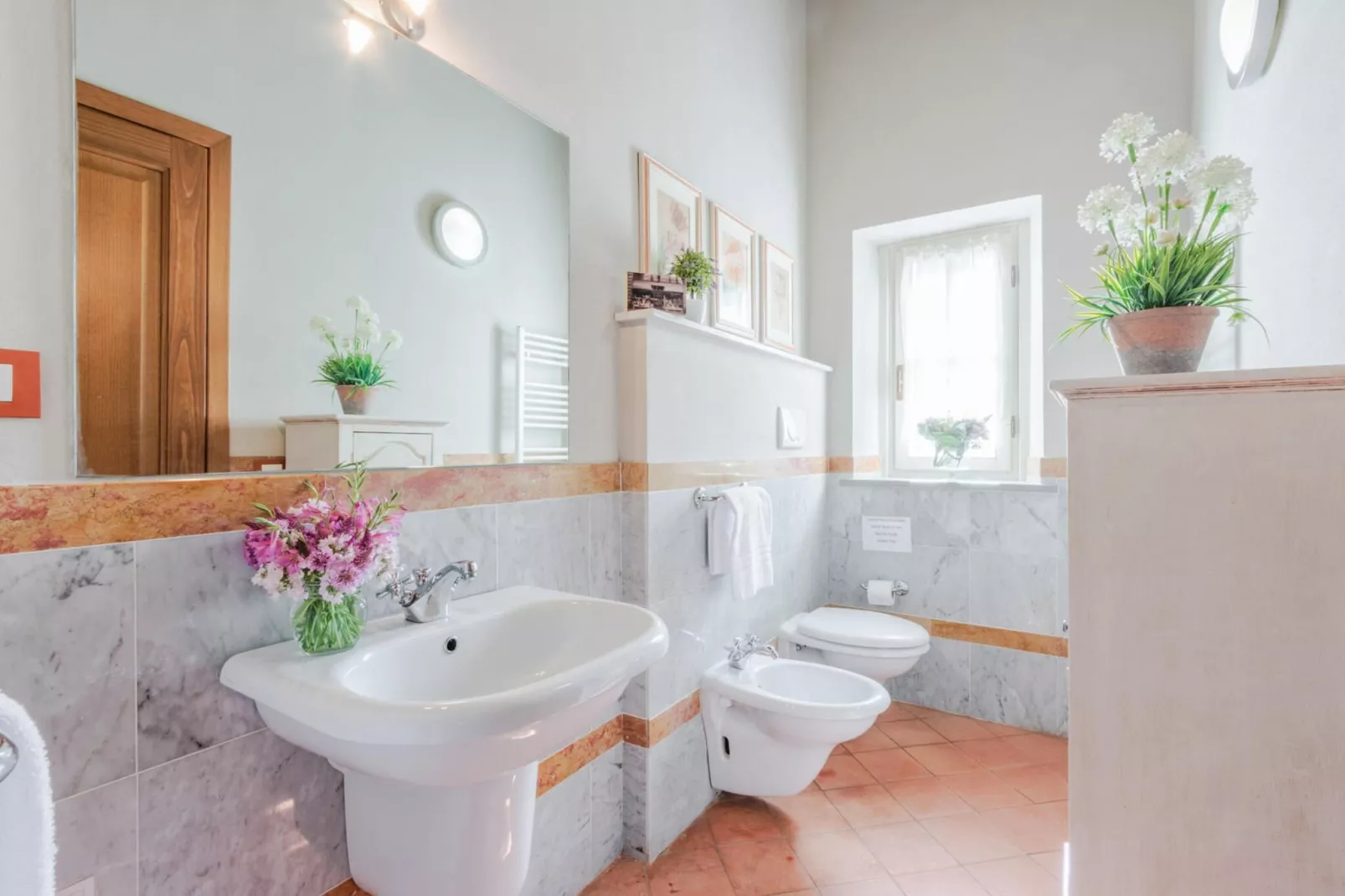 Pietro Farmhouse Apartment in Wine Resort in Lucca - Badkamer