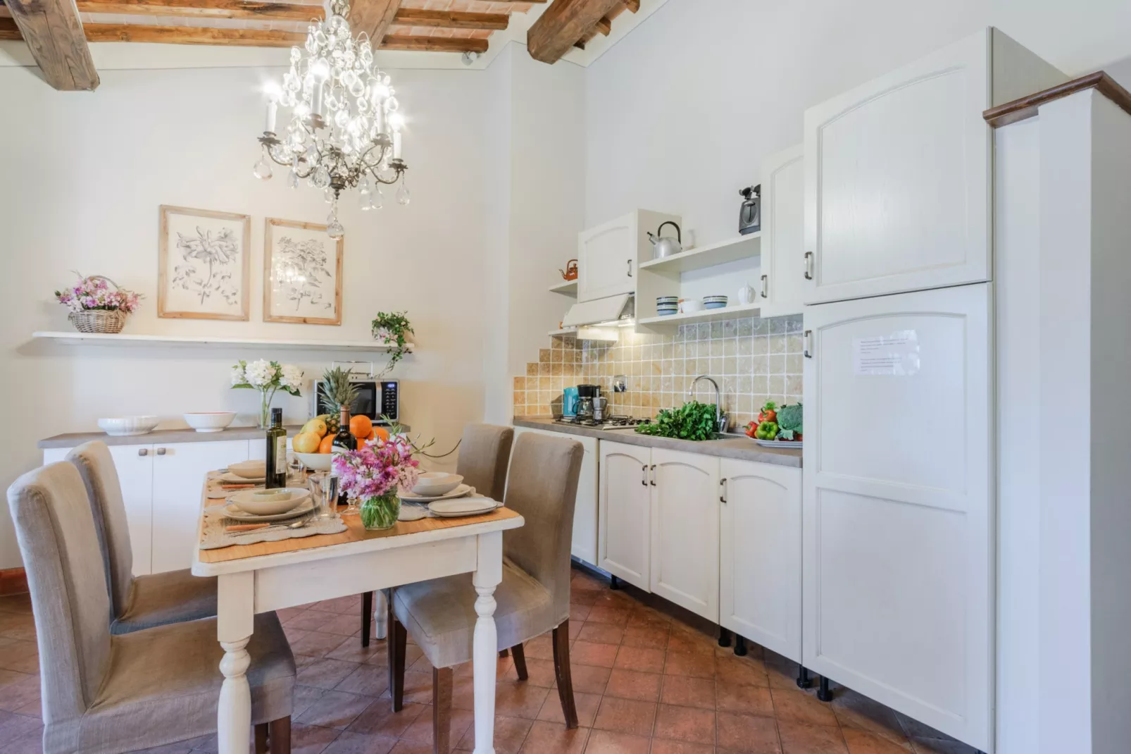 Maria Farmhouse Apartment in Wine Resort in Lucca - Eetkamer