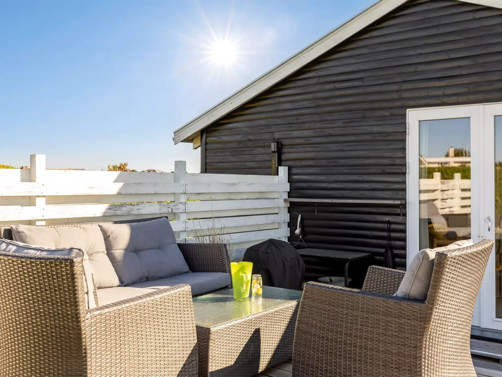 "Raymond" - 175m from the sea - Buiten