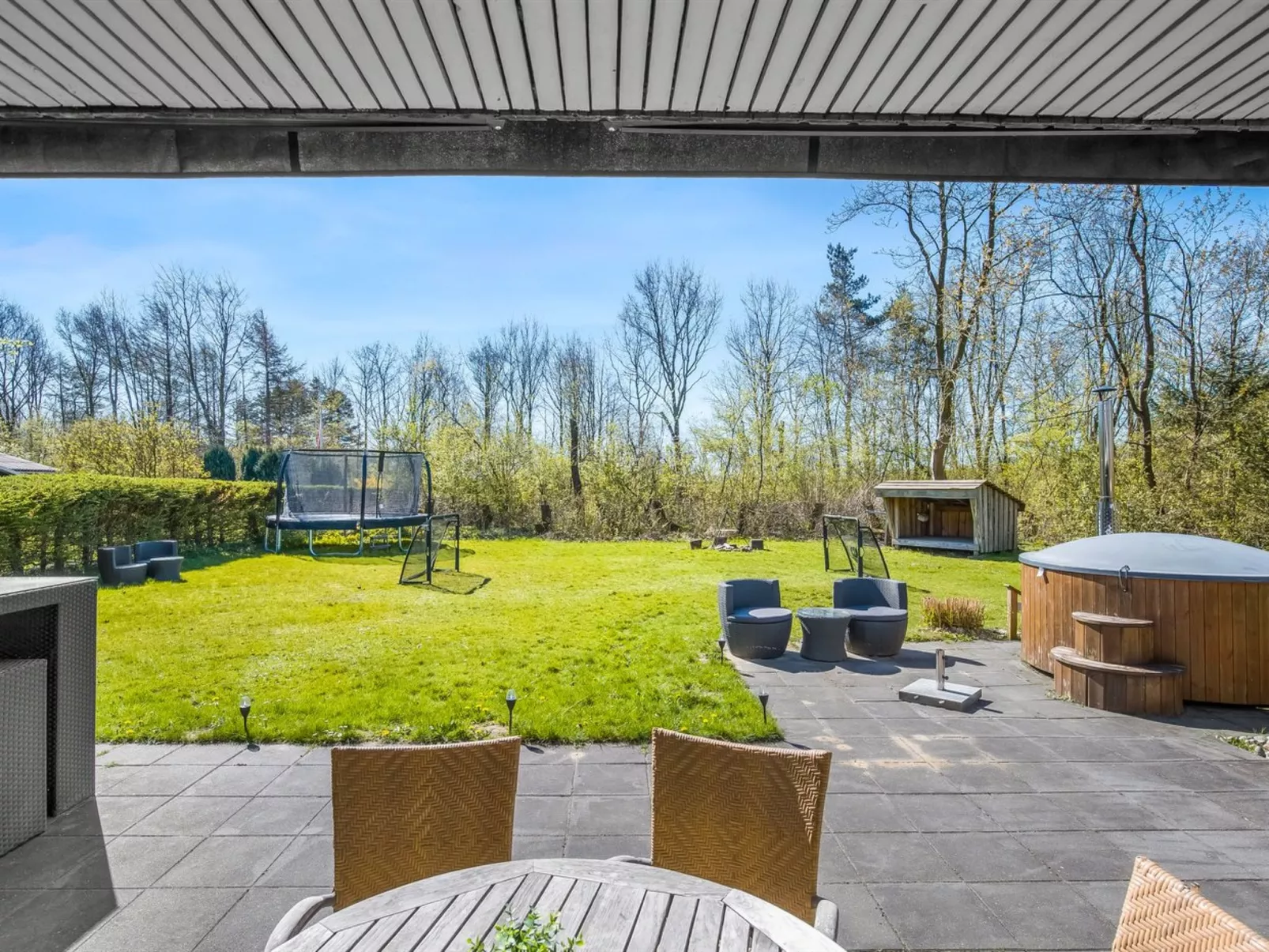 "Kennet" - 30km from the sea - Buiten