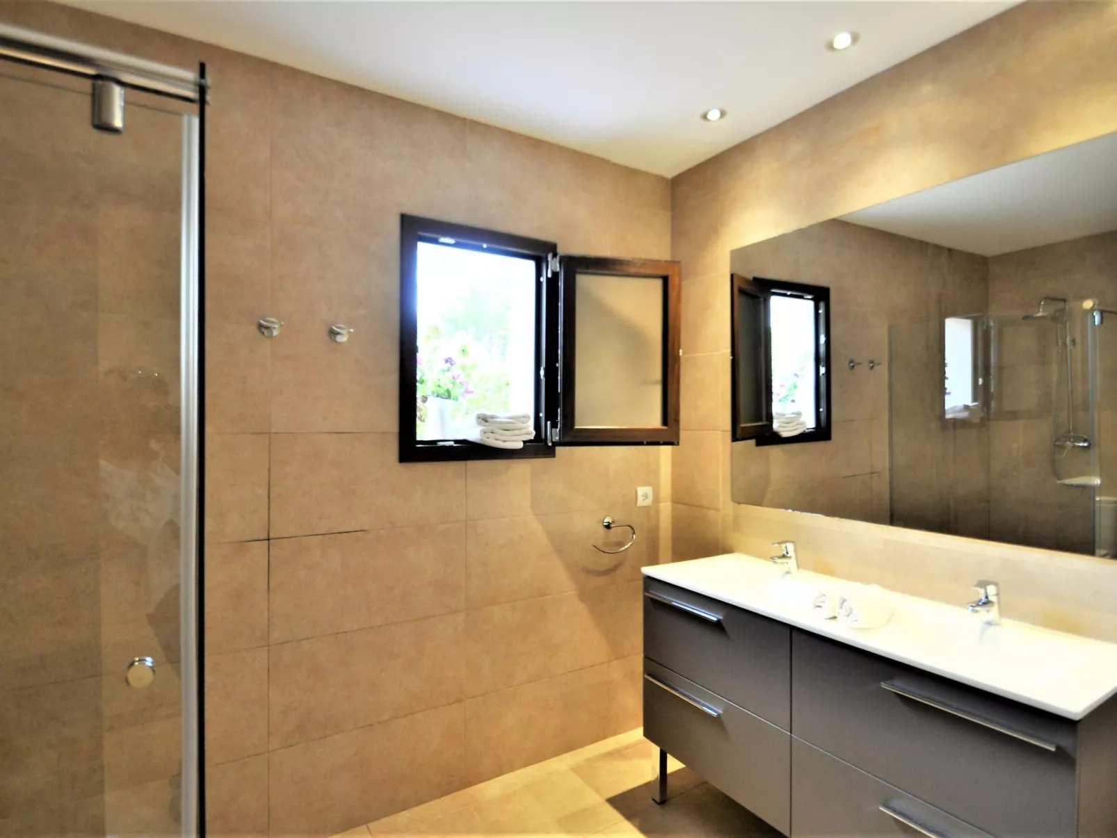 VILLA MONICA en barrio residencial de Cala Pi para 6 personas con piscina priva - Binnen