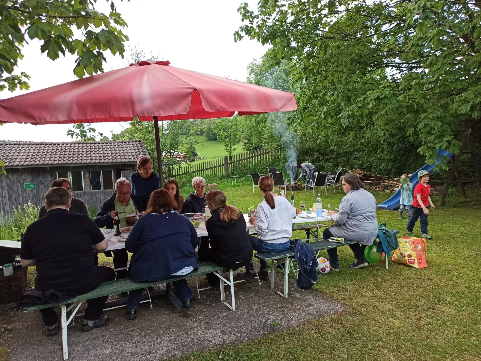 Geräumiges Ferienhaus mit Garten in Rittsteig - Buiten