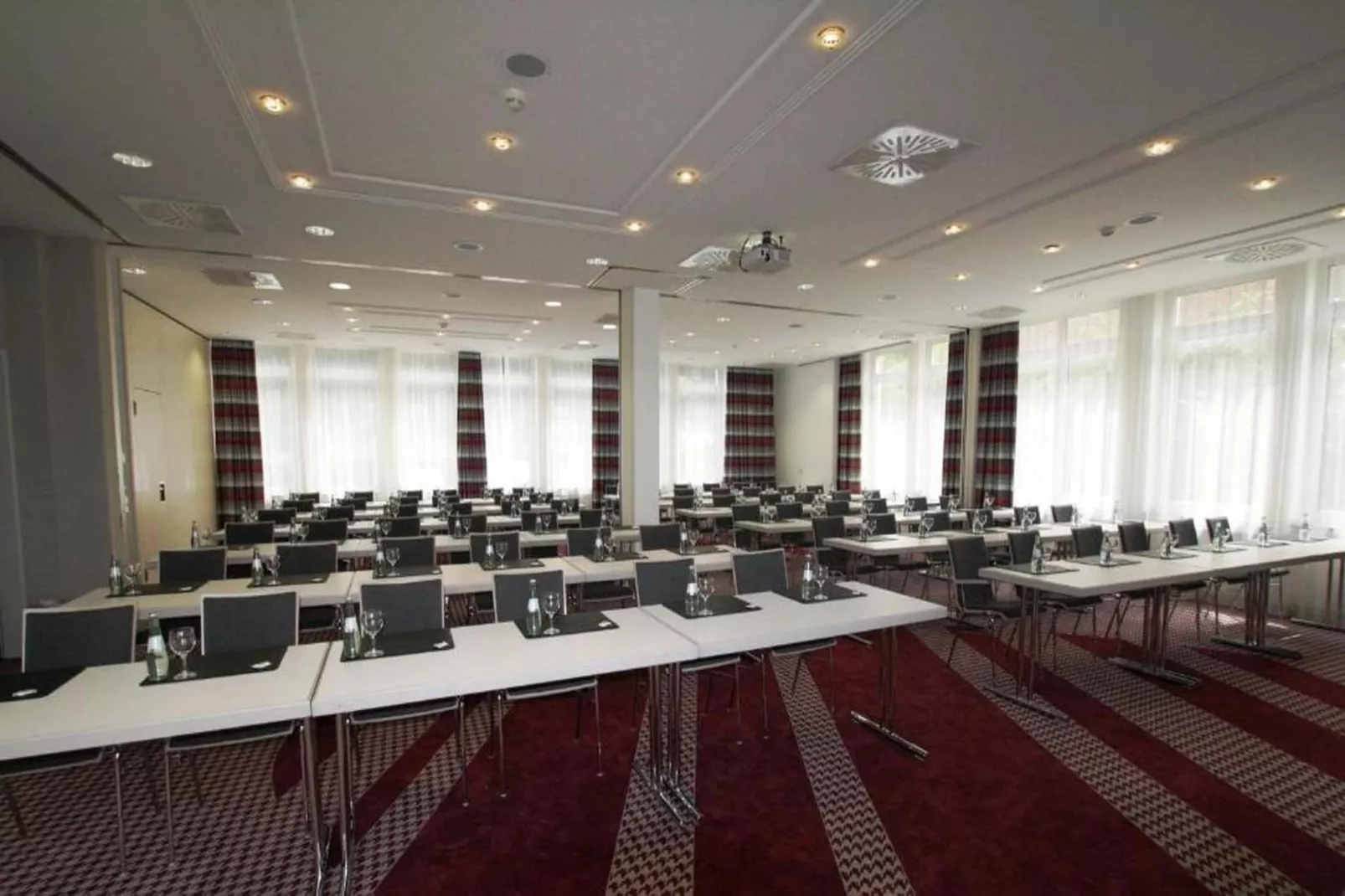Holiday Inn Frankfurt Neu-Isenb - Standard Twin Room - Faciliteiten