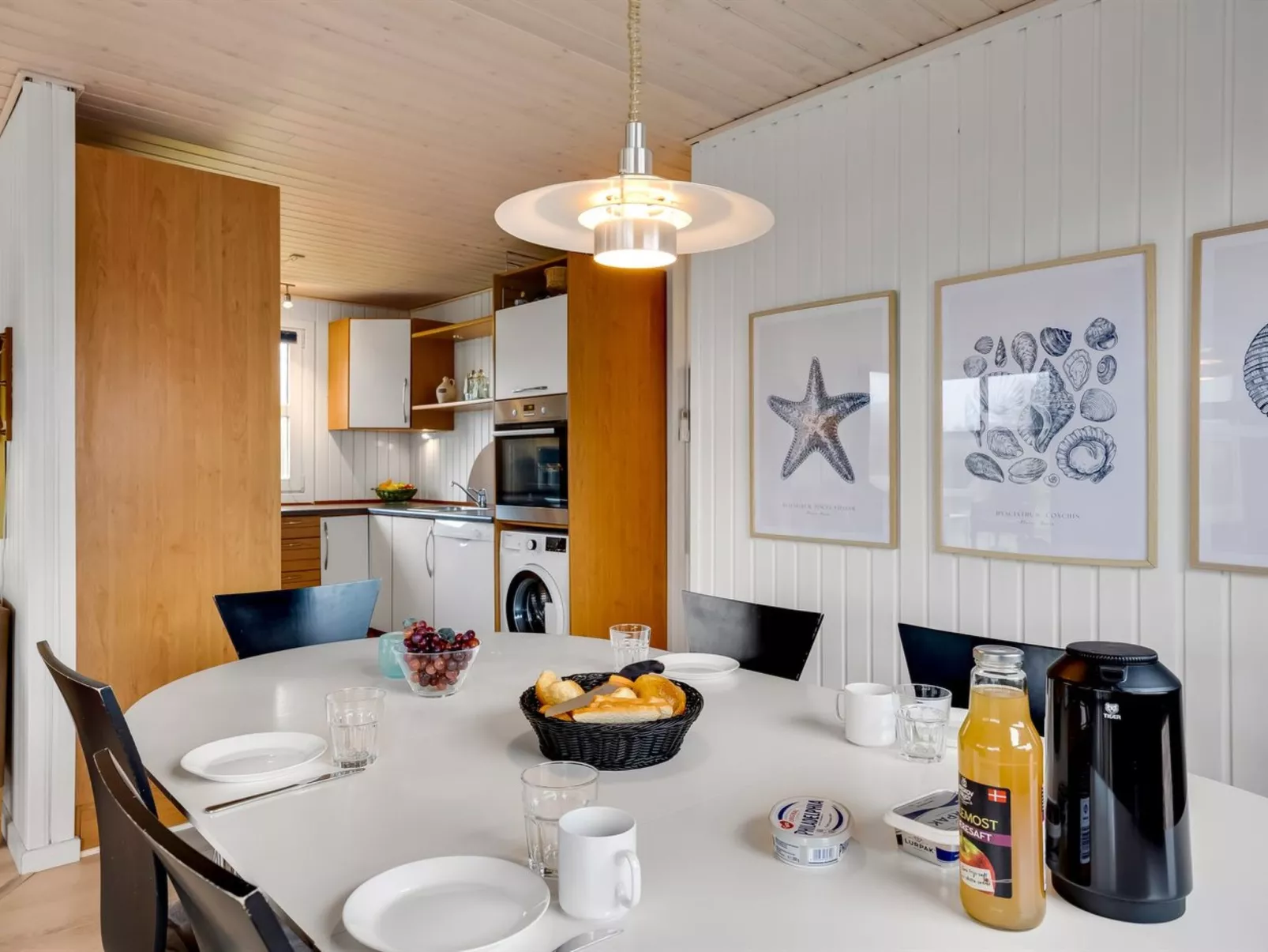 "Pertti" - 400m from the sea - Binnen