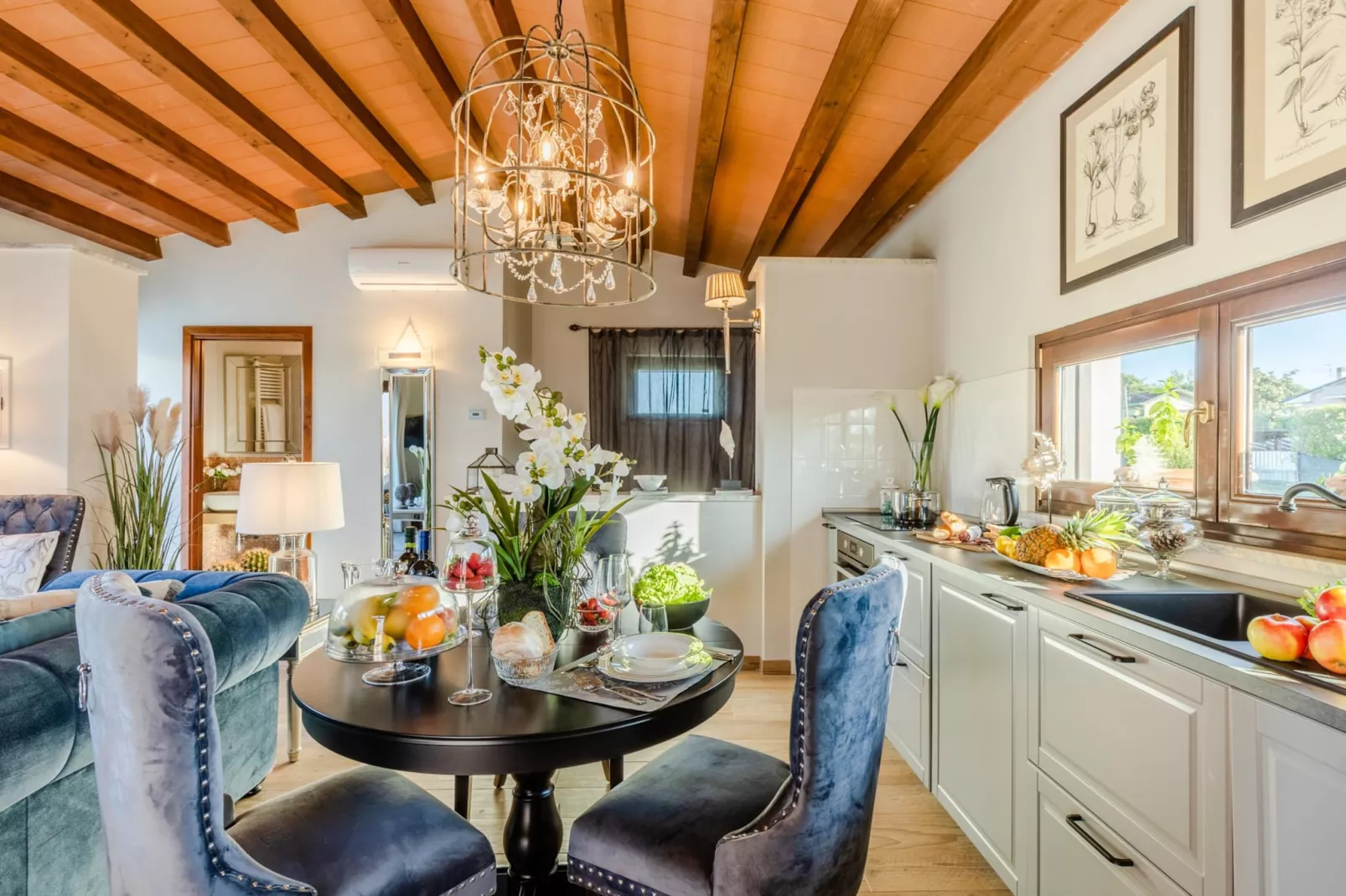 The Luxury Beach Villa - Woonkamer