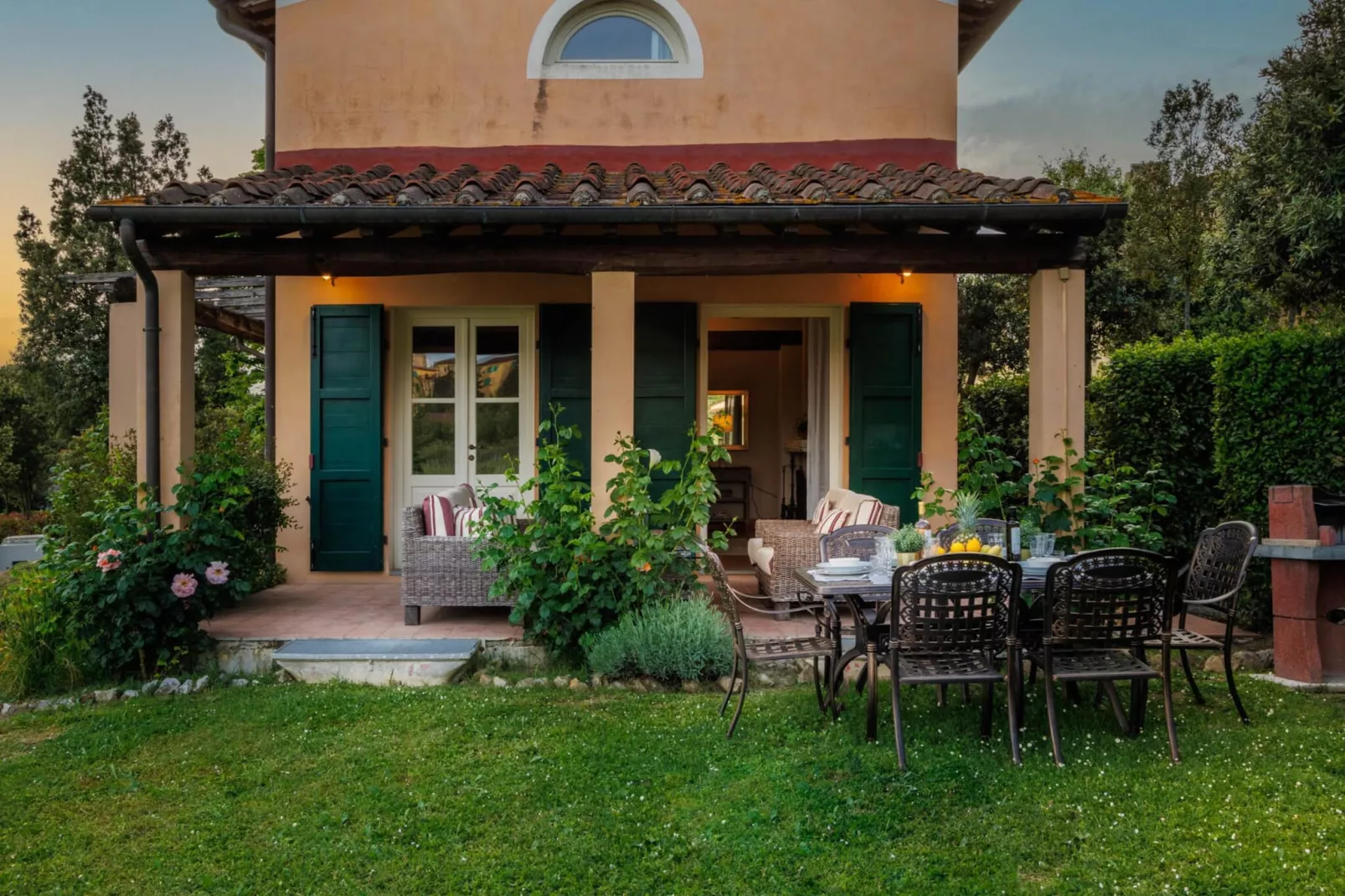 Cicale Farmhouse, 3 bedrooms Farmhouse with Pool - Buitenkant zomer