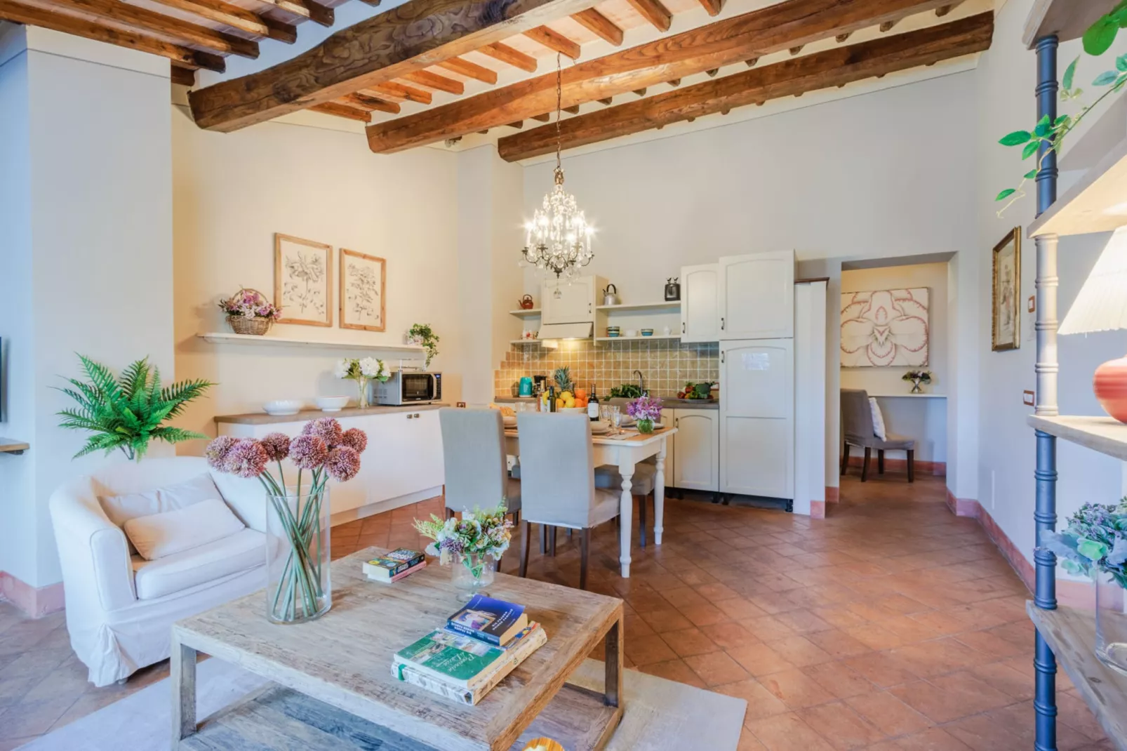 Maria Farmhouse Apartment in Wine Resort in Lucca - Eetkamer