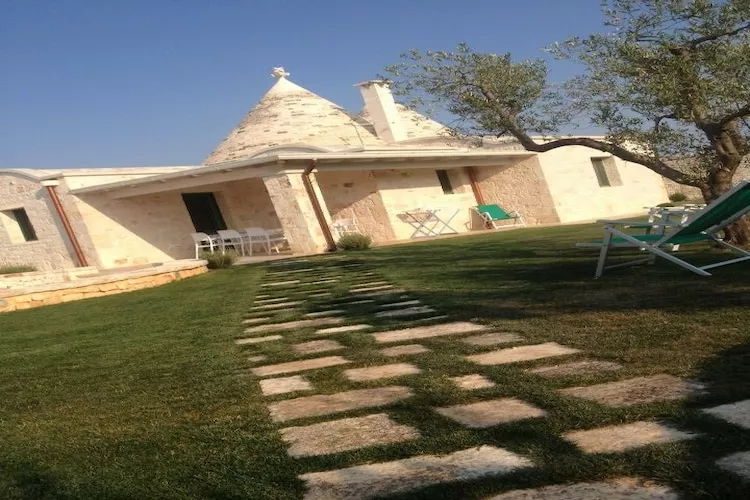 Trullo Amato Cisternino - Buitenkant zomer