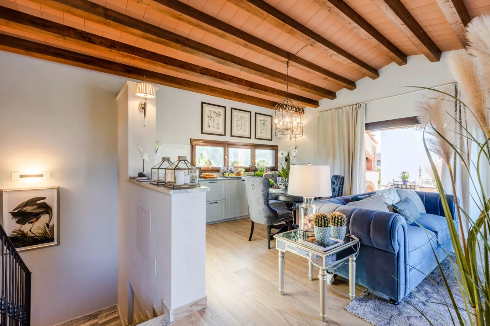 The Luxury Beach Villa - Woonkamer