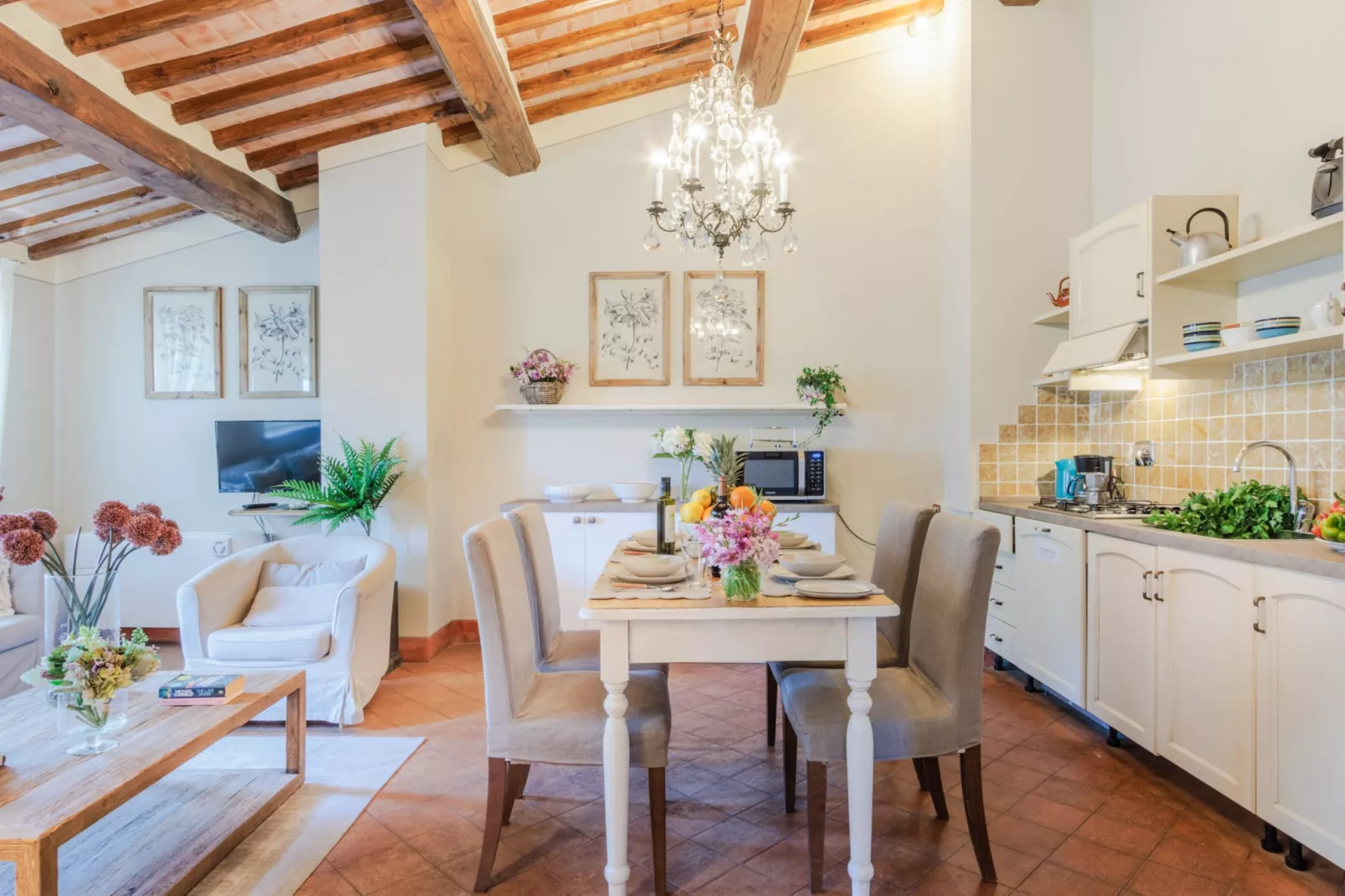 Maria Farmhouse Apartment in Wine Resort in Lucca - Eetkamer