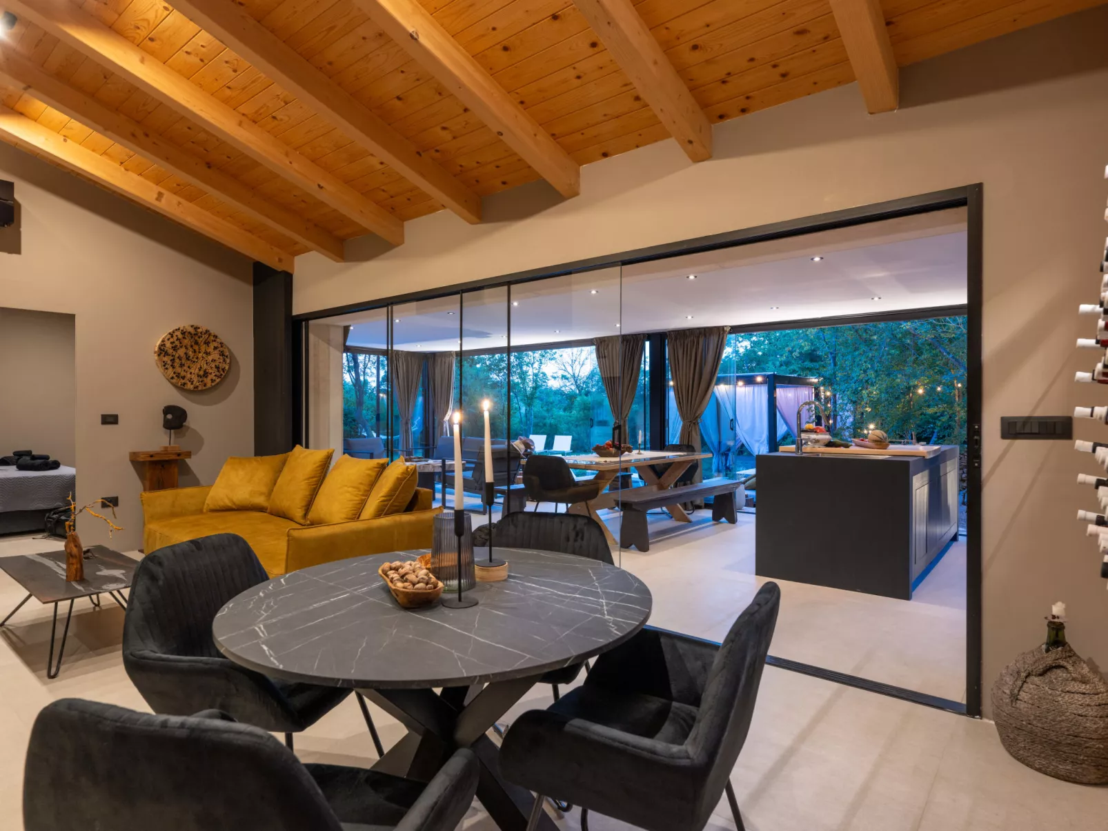 House 2363 - Binnen