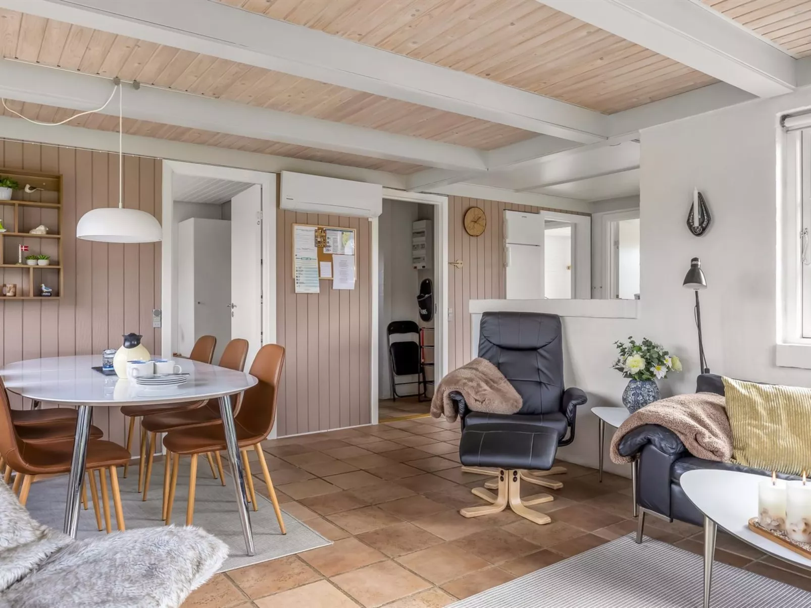 "Amaja" - 1.9km from the sea - Binnen