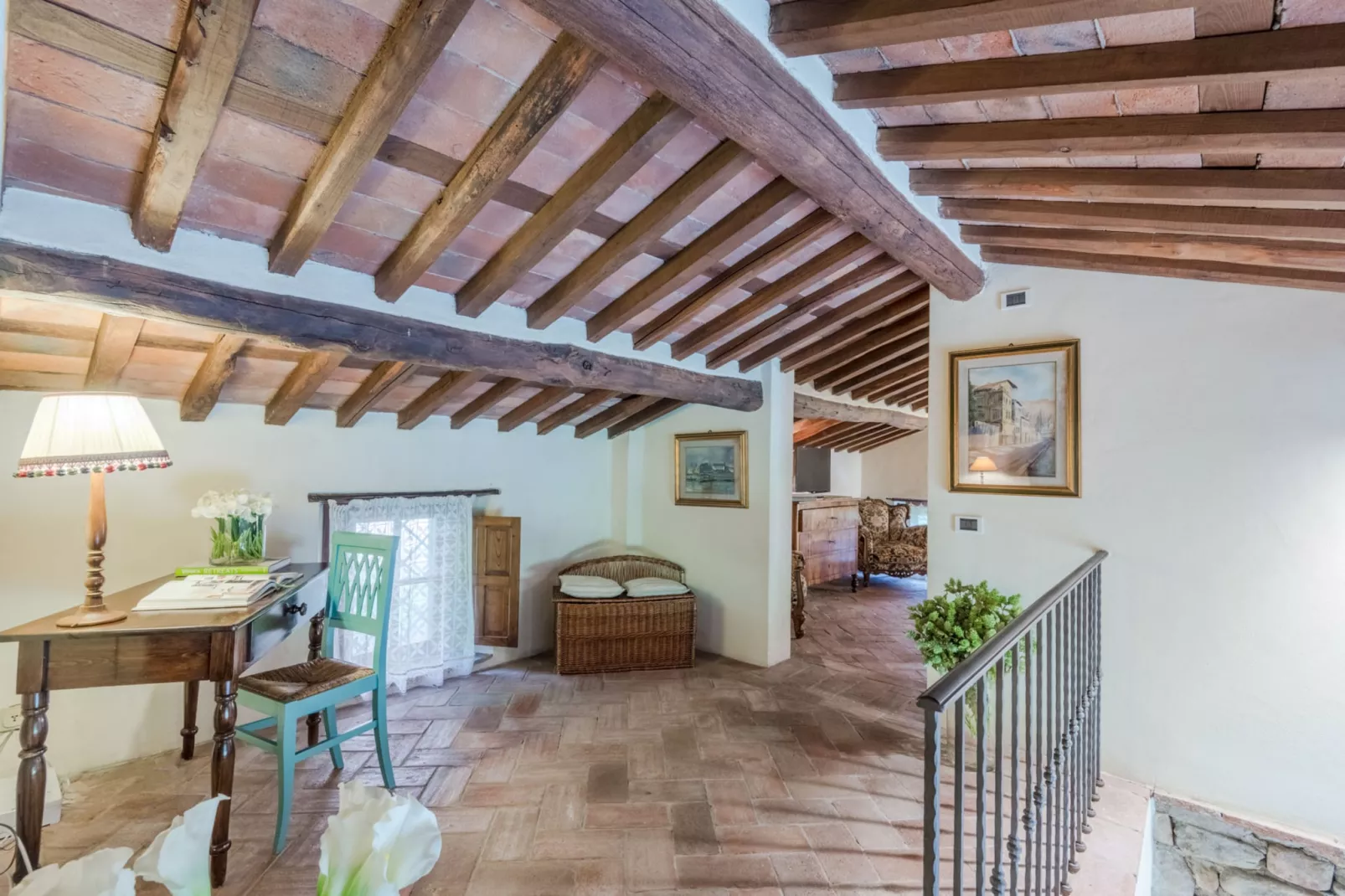 Citrus Charm Farmhouse - Woonkamer