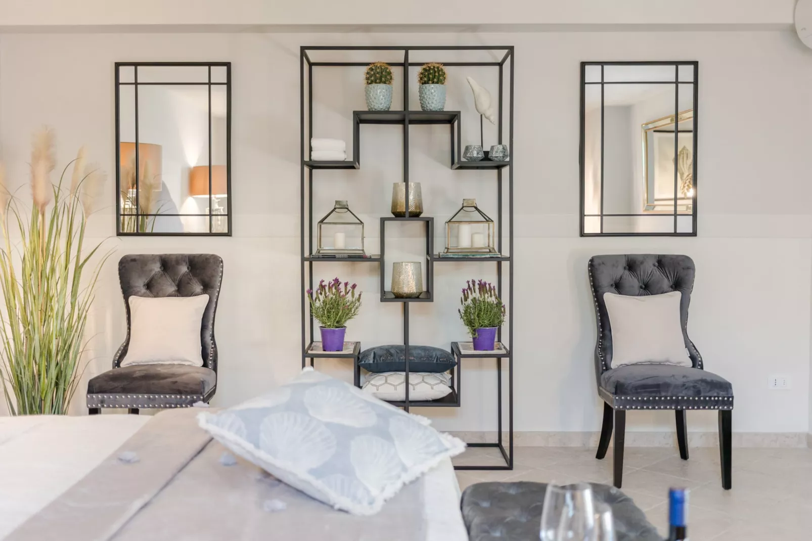 The Luxury Beach Villa - Woonkamer