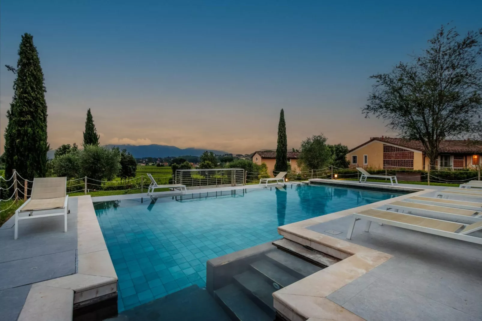 Jacopo Farmhouse Apartment in Wine Resort in Lucca - Zwembad