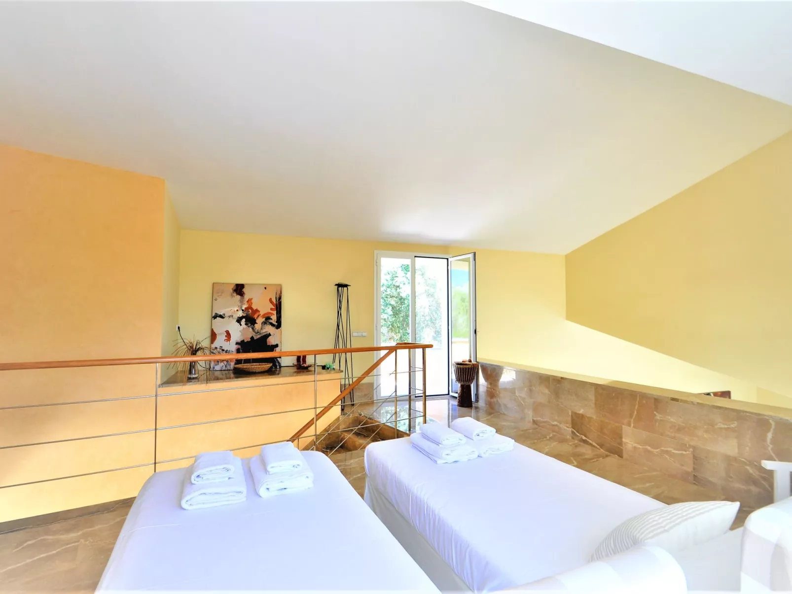 Villa con piscina y pista de tenis privada ideal para familias.  - WiFi Gratis - Binnen