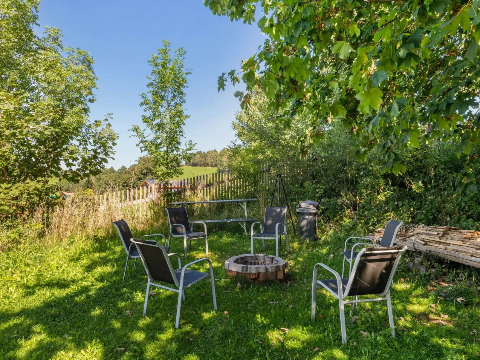 Geräumiges Ferienhaus mit Garten in Rittsteig - Buiten