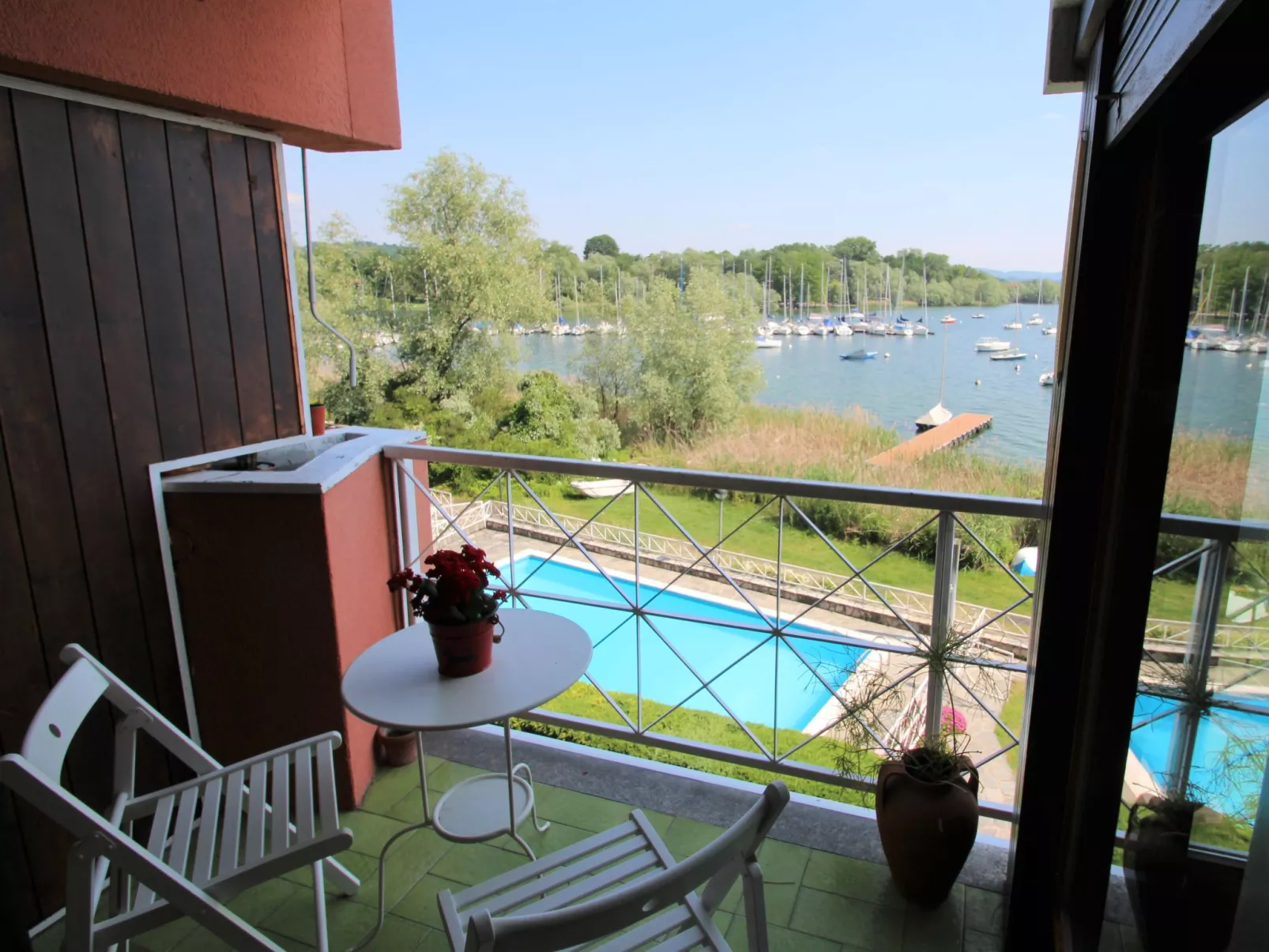 Casa sul lago di Lea-Buiten