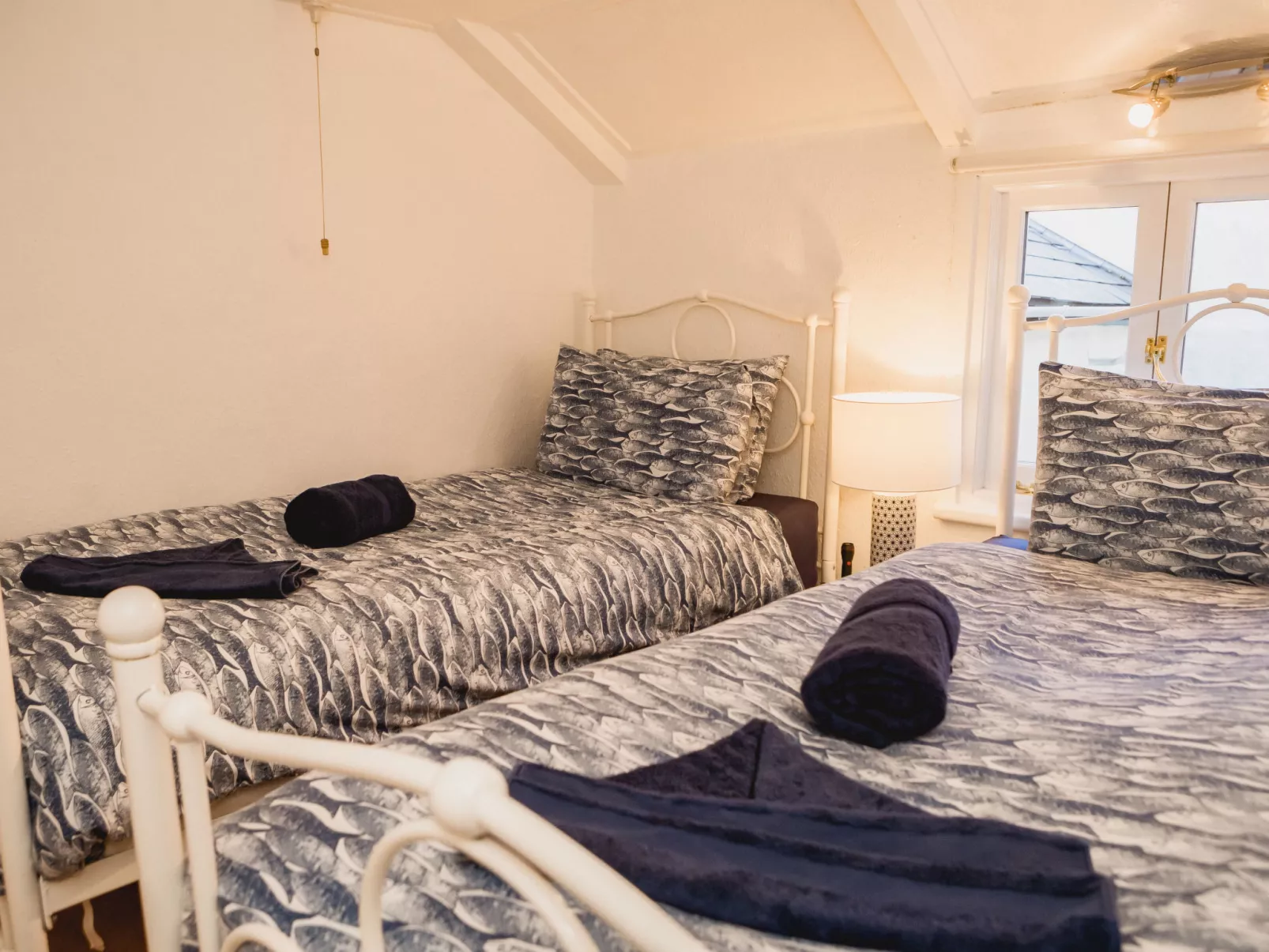 Cliff Cottage-Binnen