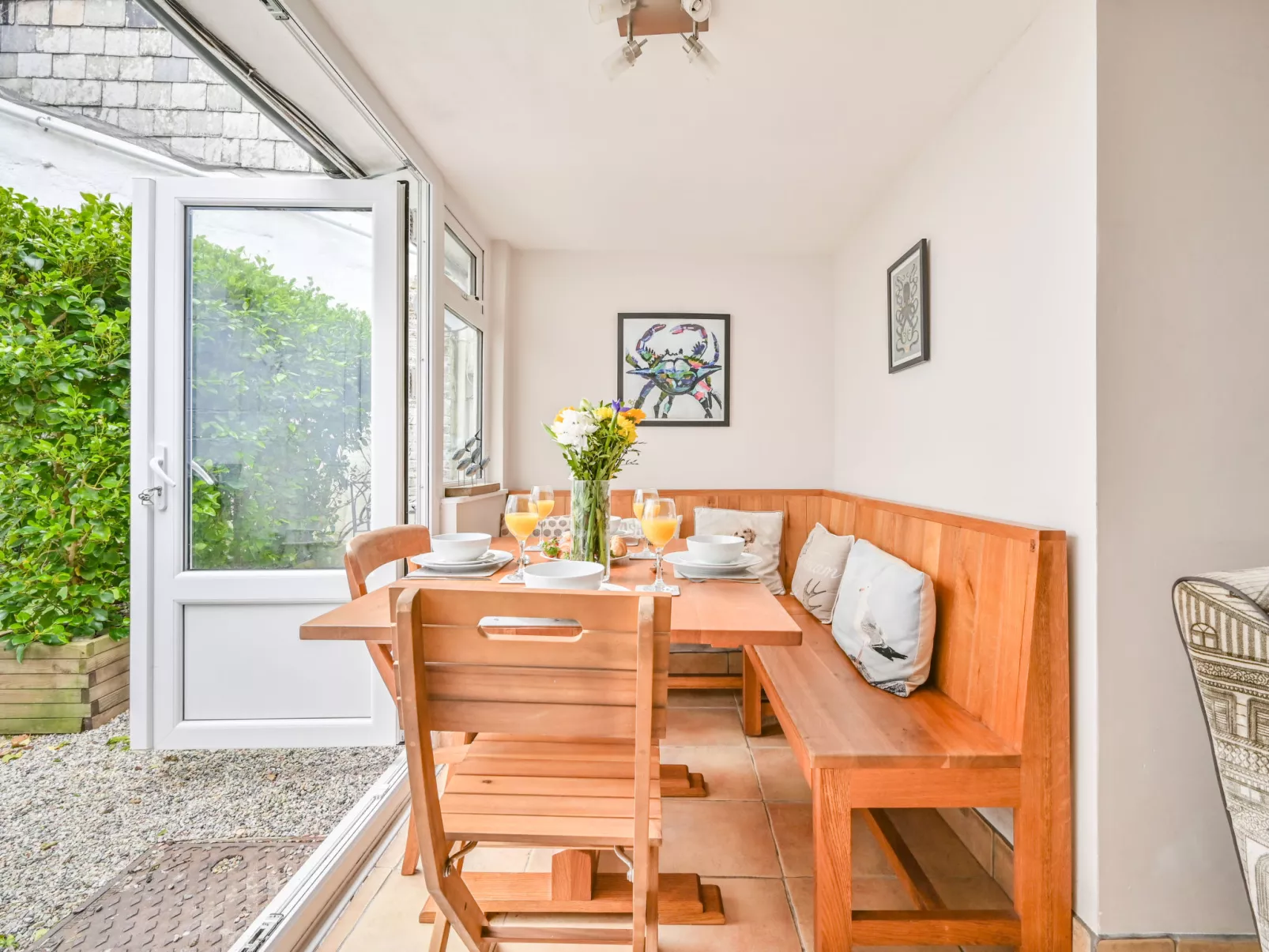 Blue Crab Cottage-Binnen