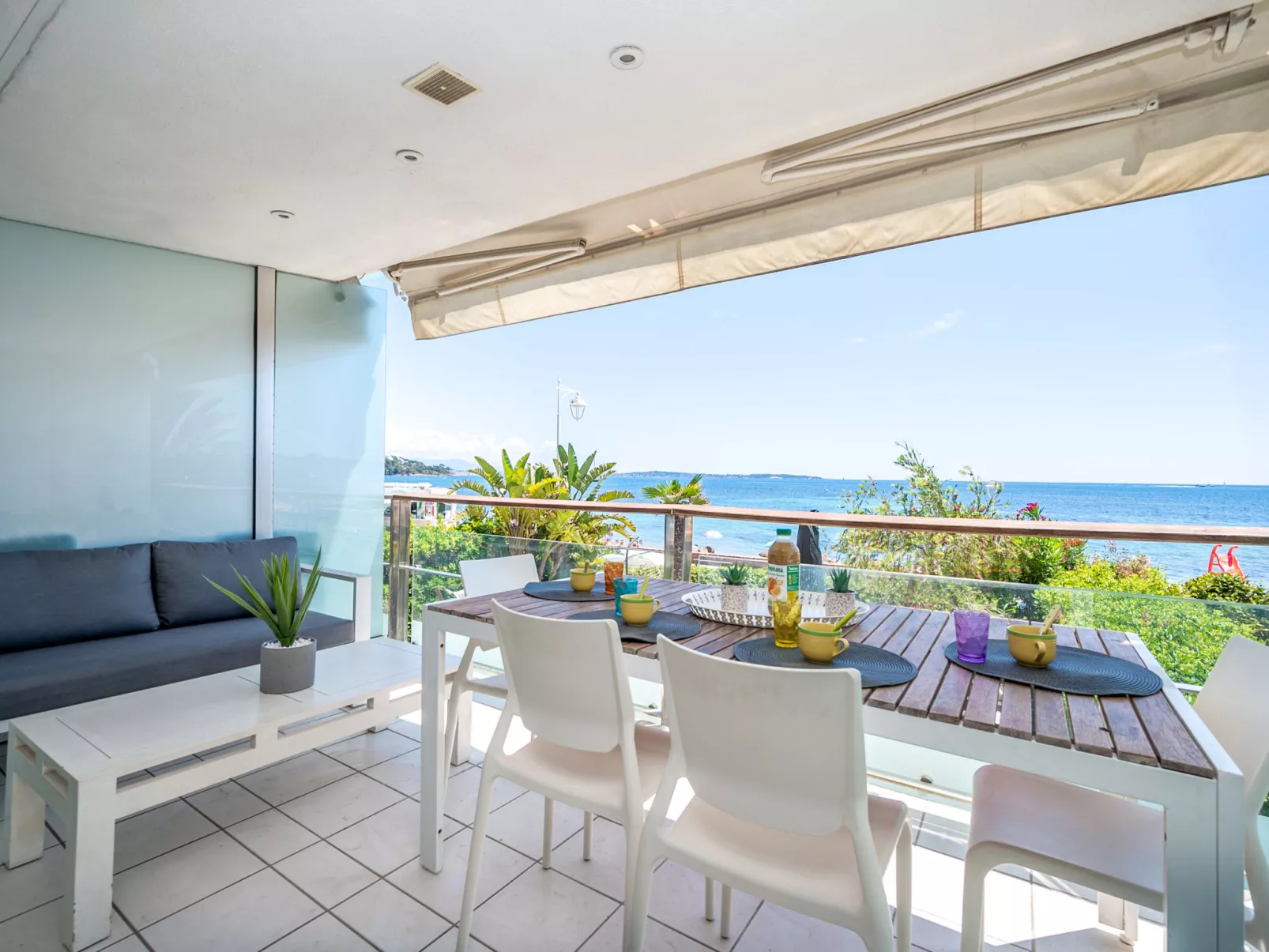 Cannes Bay-Buiten