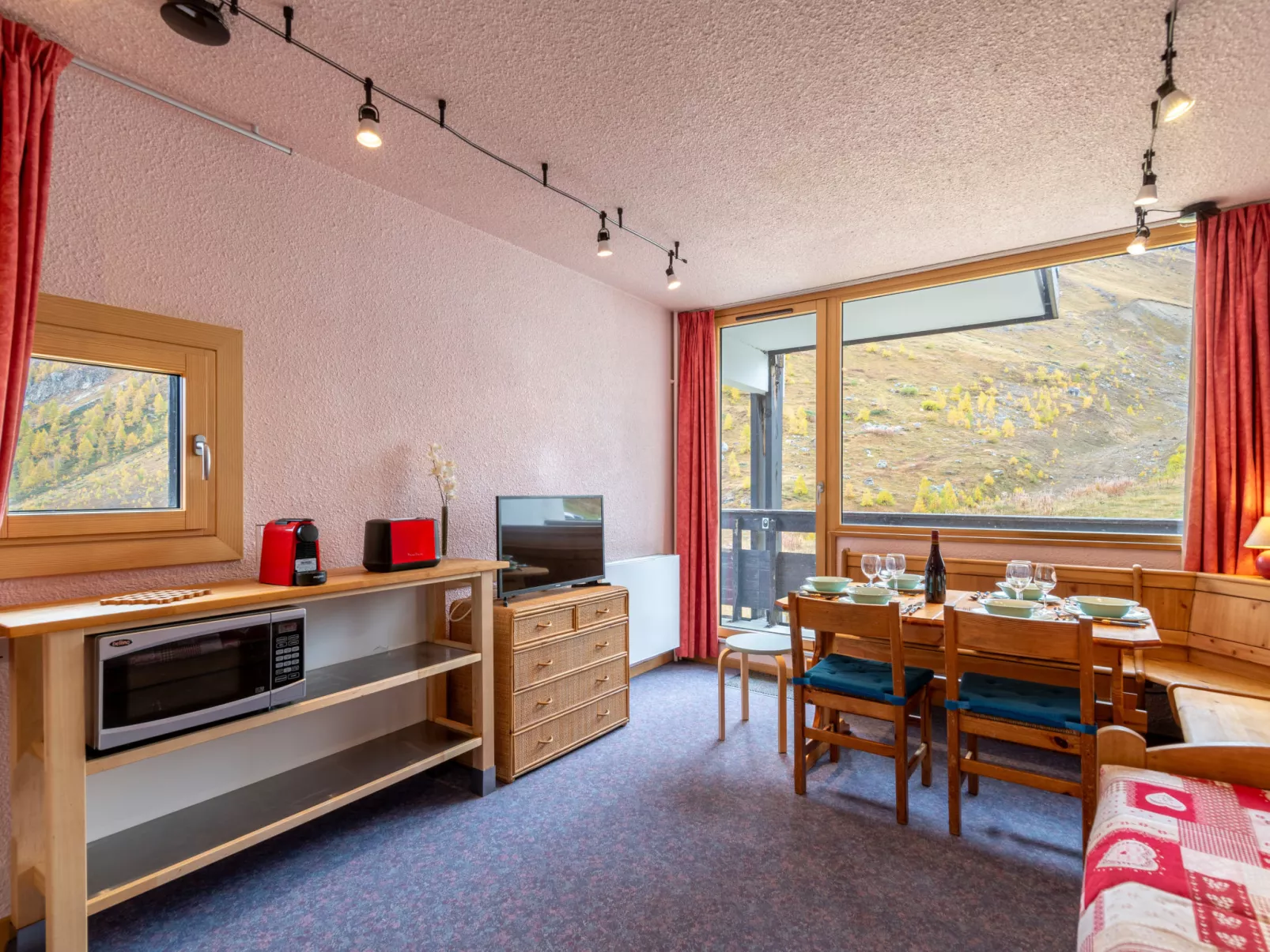 Home Club (Lavachet)-Binnen