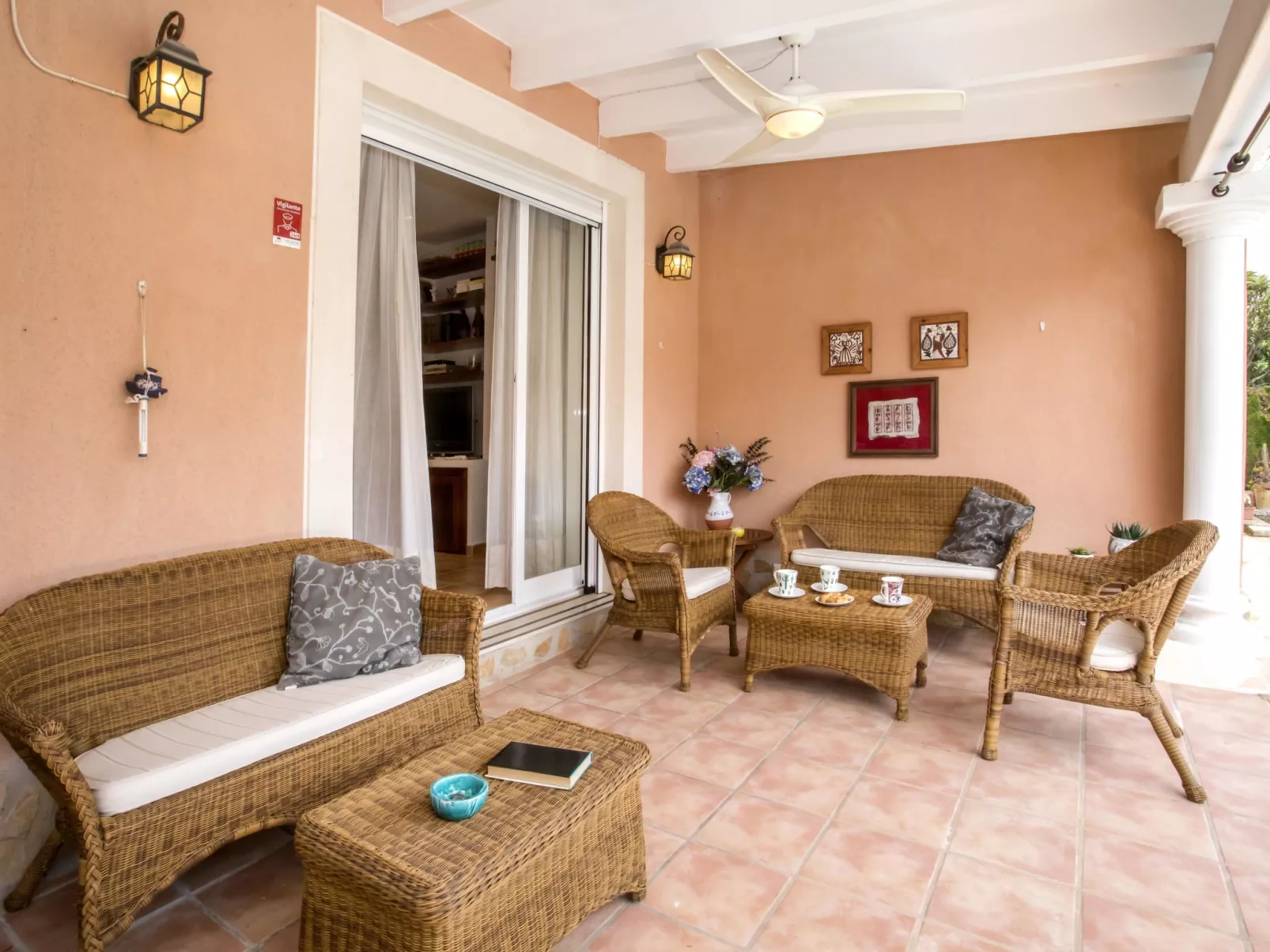 Casa Larauri Oliva Nova-Buiten