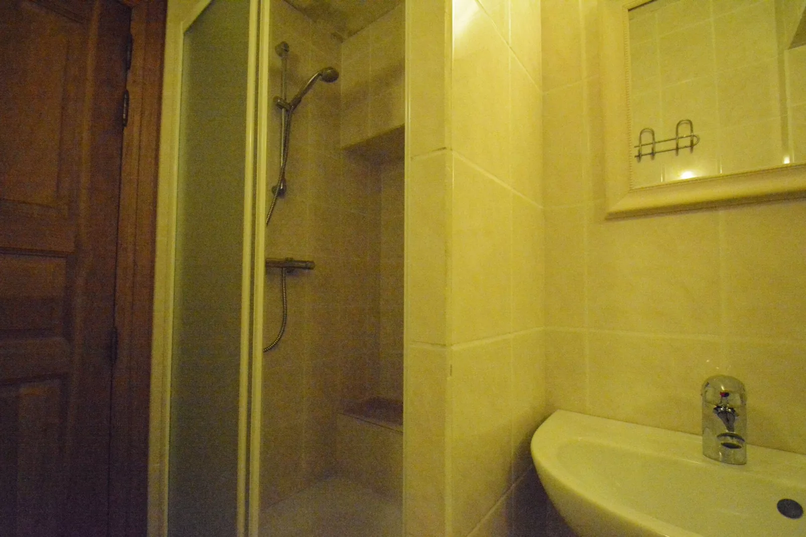 Les Boutons d'Or-Badkamer