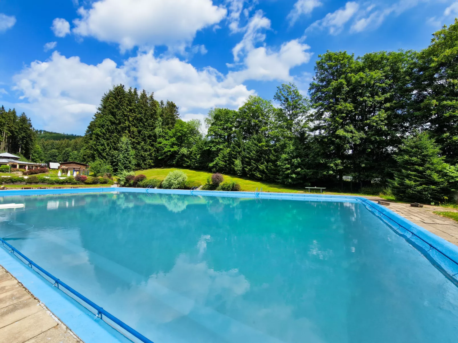 Luxe Timber Lodge & Yoga Loft-Buiten