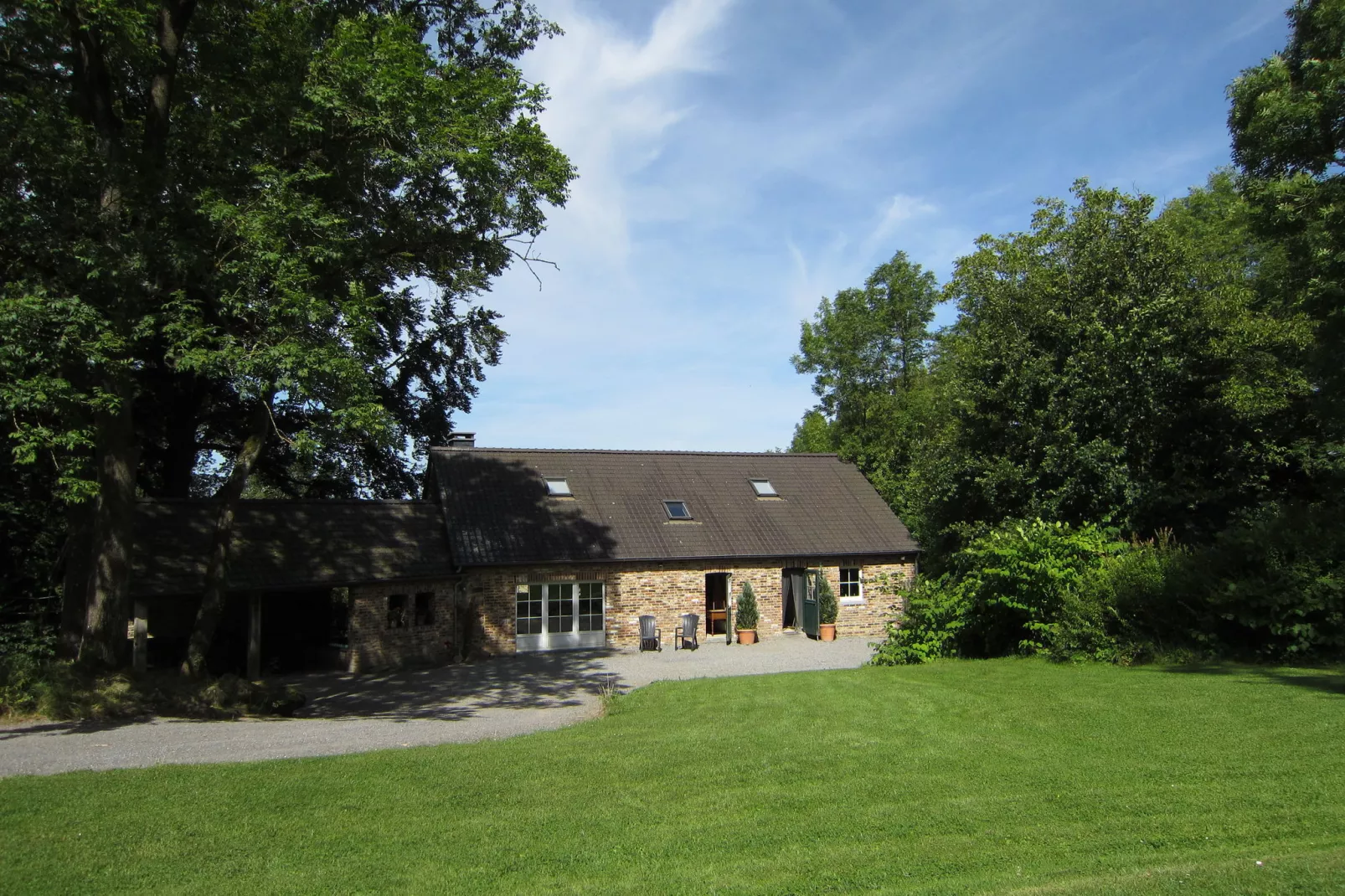 Gentilhommière du Broux-Buitenkant zomer