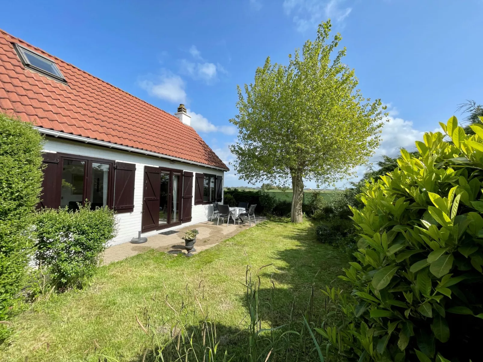 V54 - with parking-Buiten