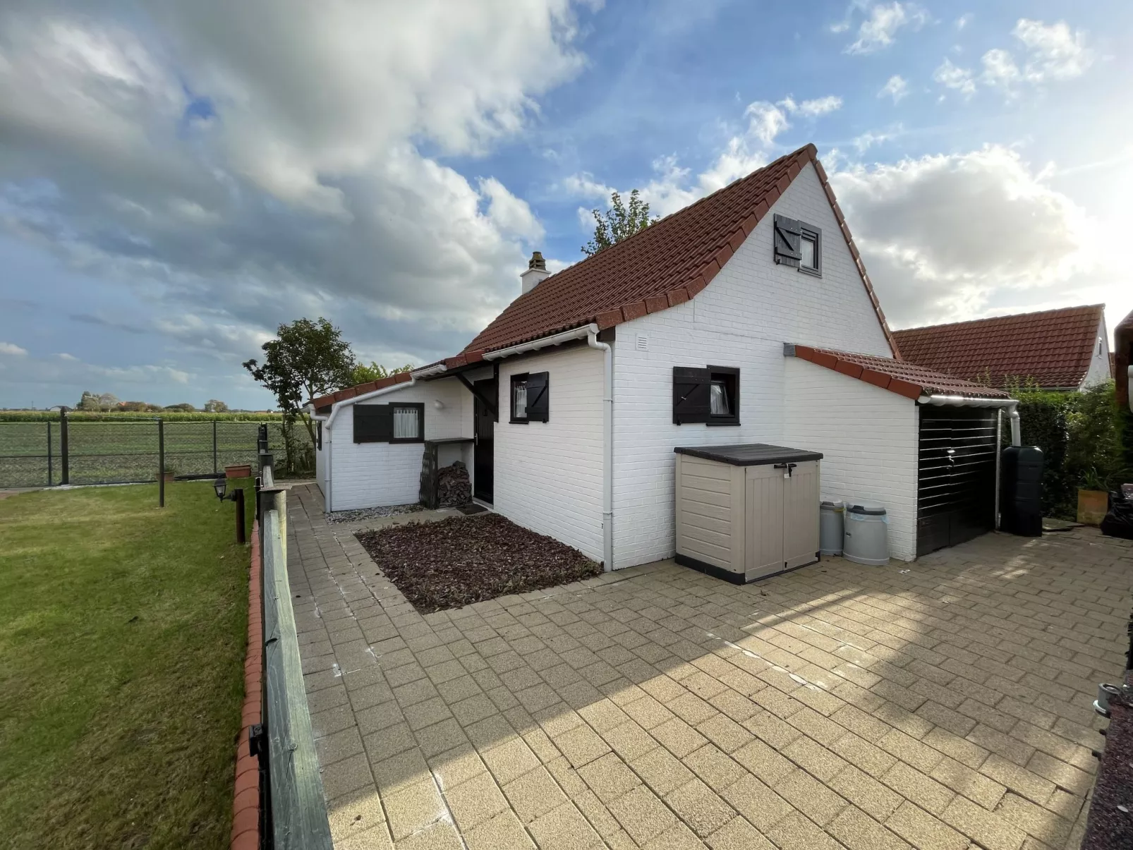 V54 - with parking-Buiten